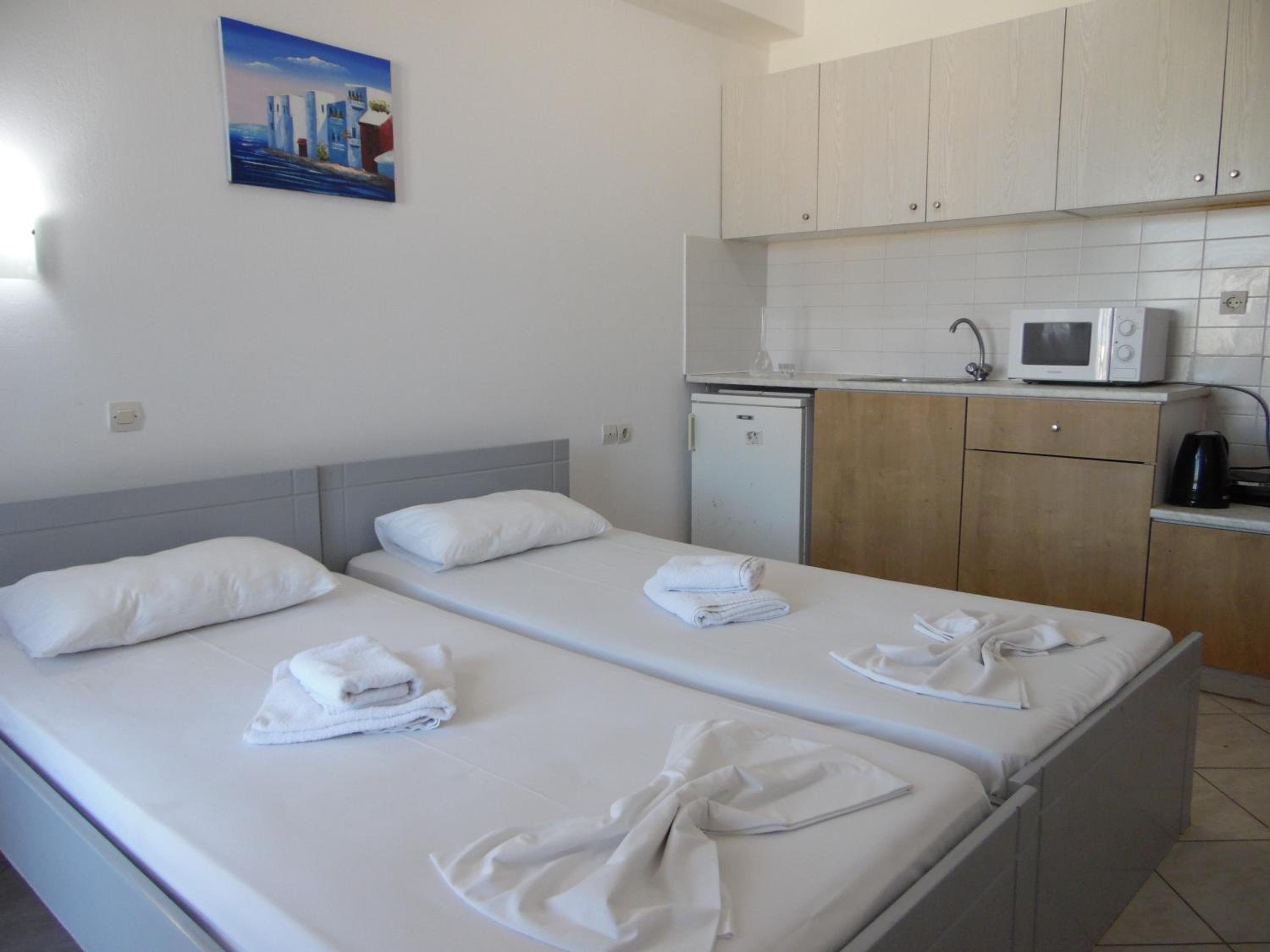 Mike's Beach Apartments & Studios