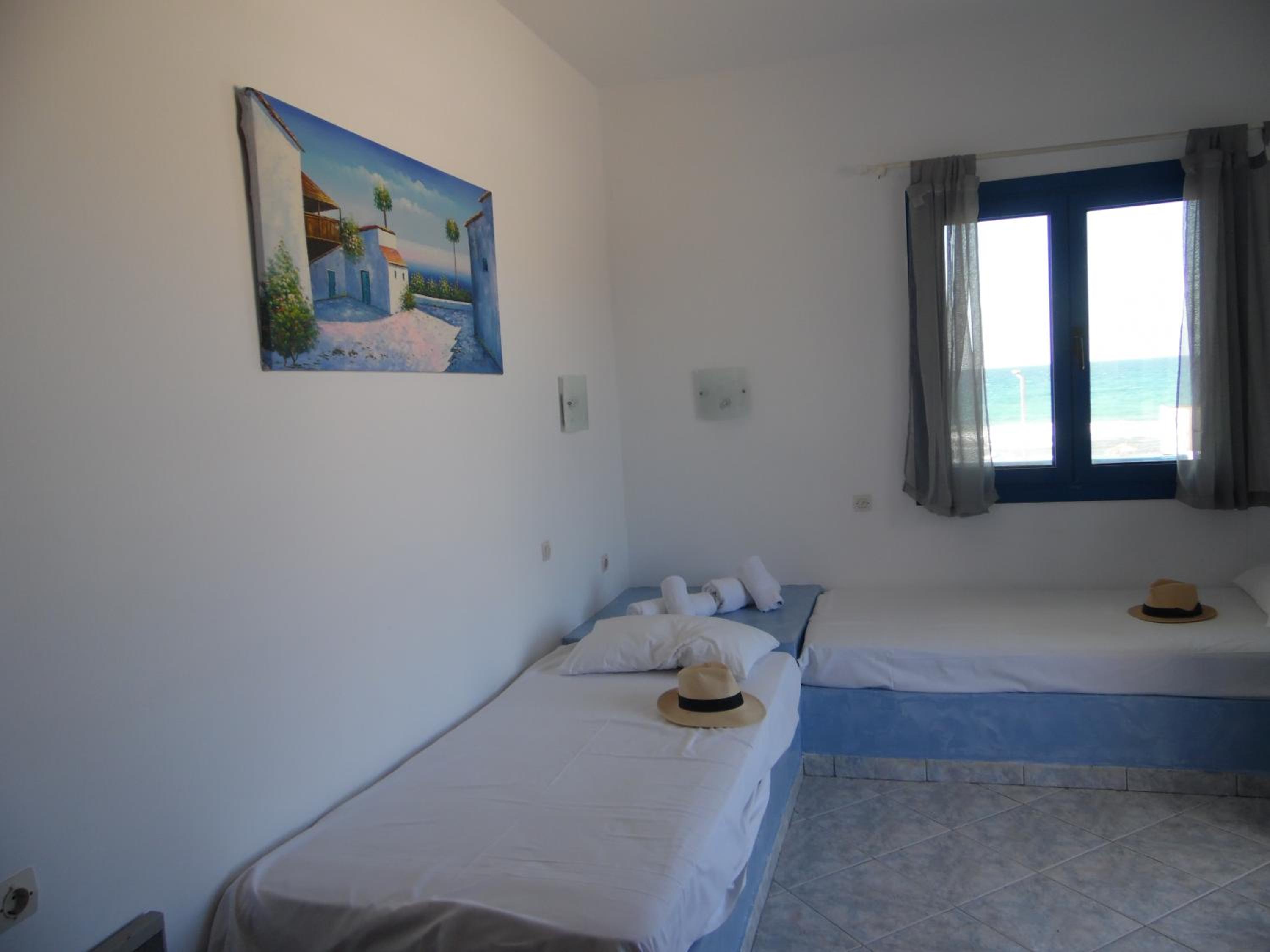 Mike's Beach Apartments & Studios