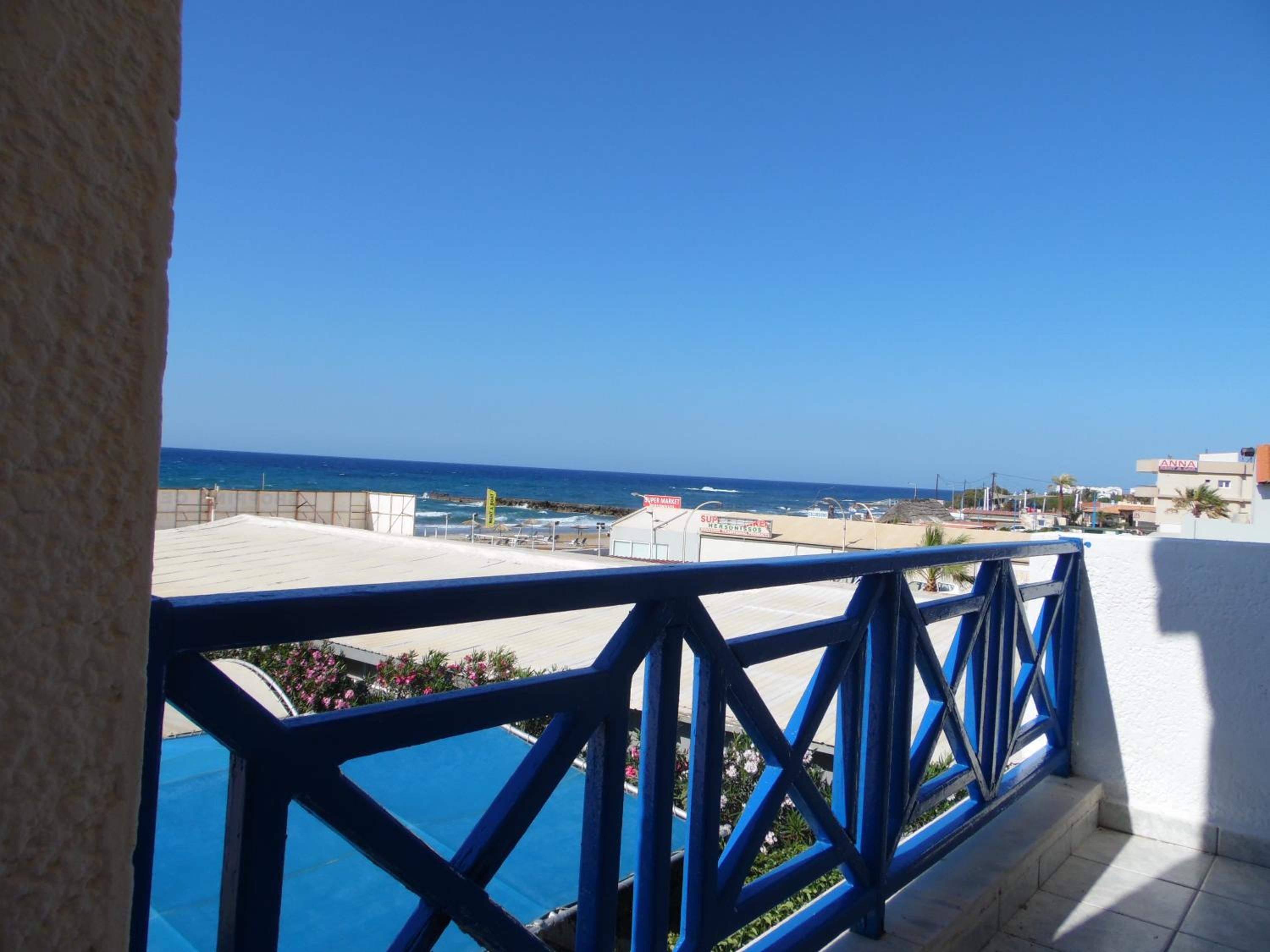 Mike's Beach Apartments & Studios