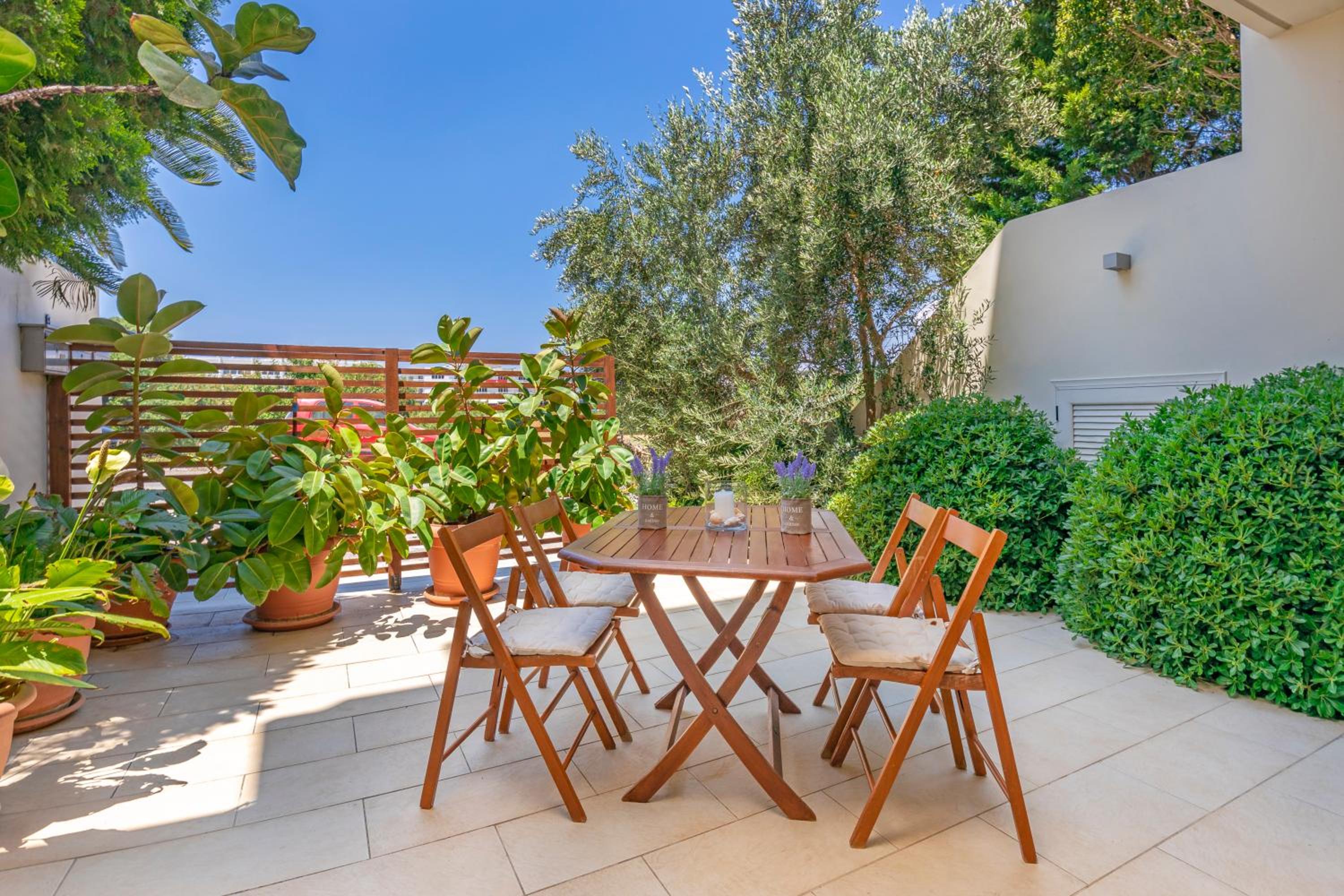 Couple's Getaway , Modern Amenities & Sophisticated Style view 5
