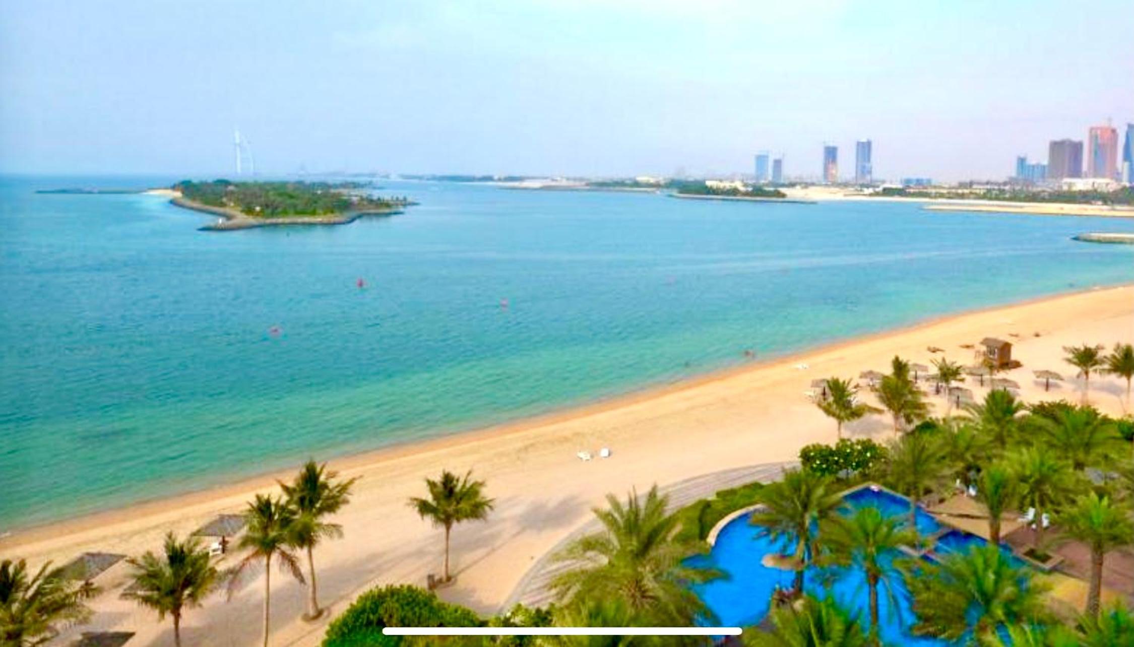 Luxury, Spacious, Beachfront, 3BD Apartment with private beach access!