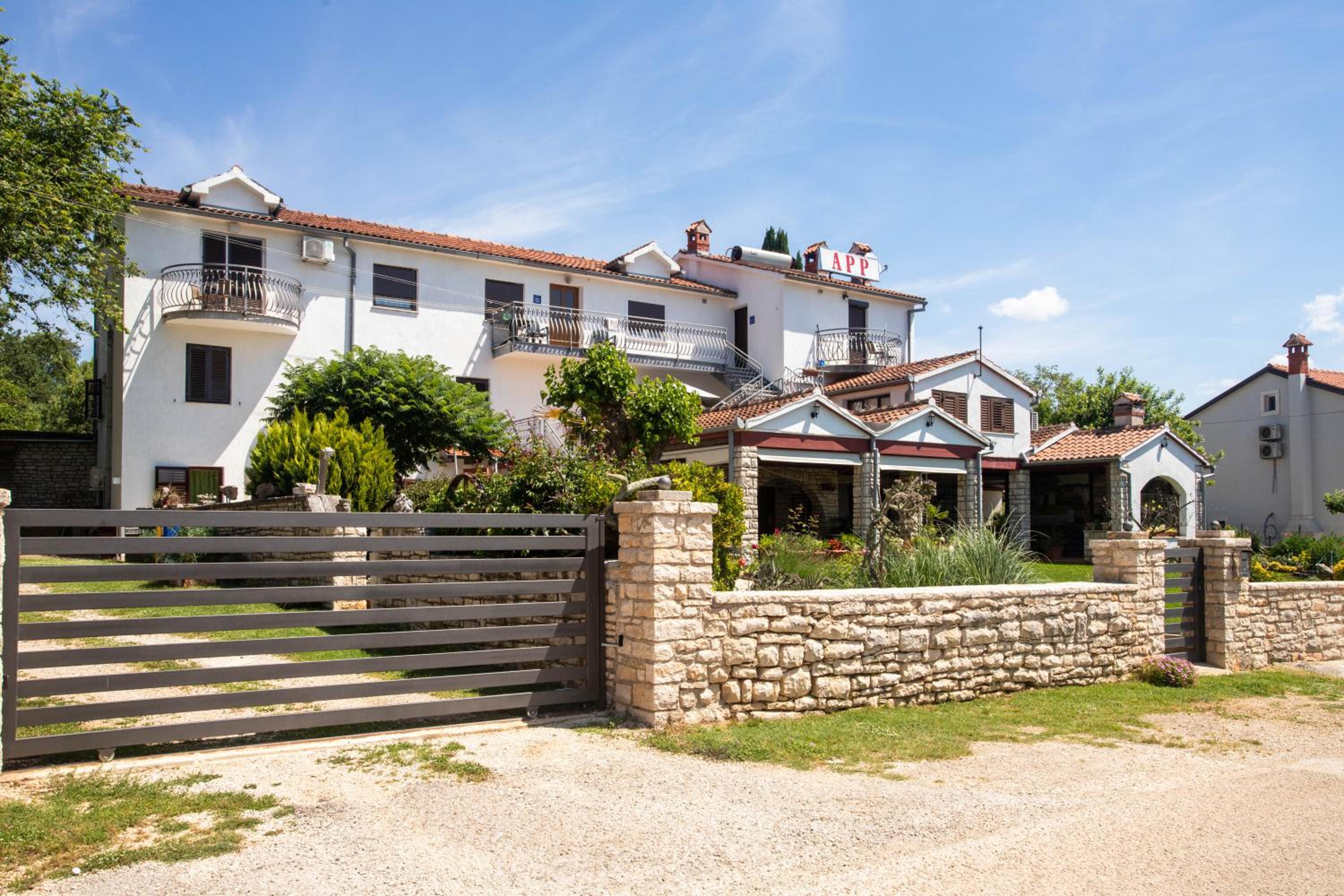 Guest House Milotic view 5