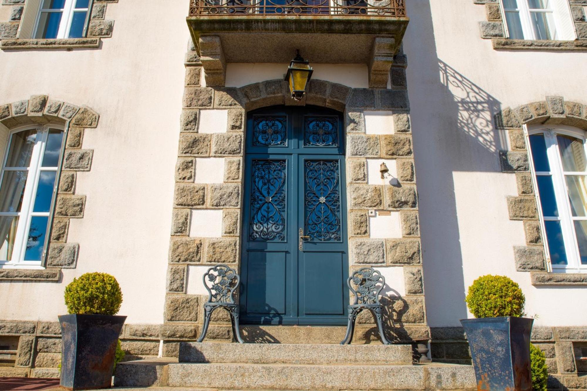 Maison d'hôtes et gîtes La Chouannerie à côté du parc du Puy du Fov view 3