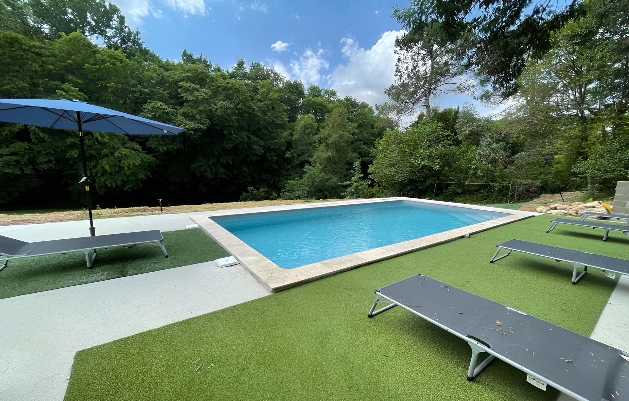 swimming pool