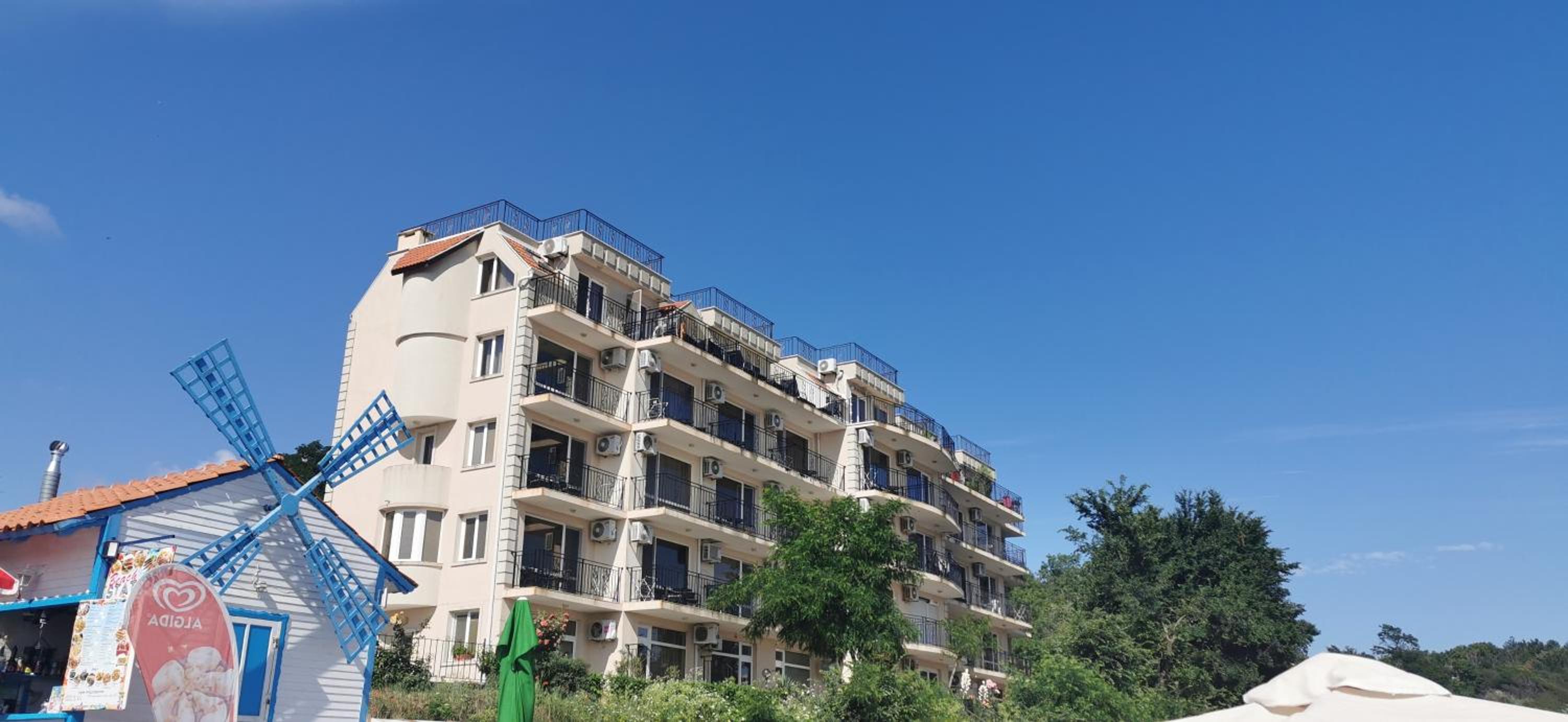 Hotel Villa Lazuren Bryag - Image 1