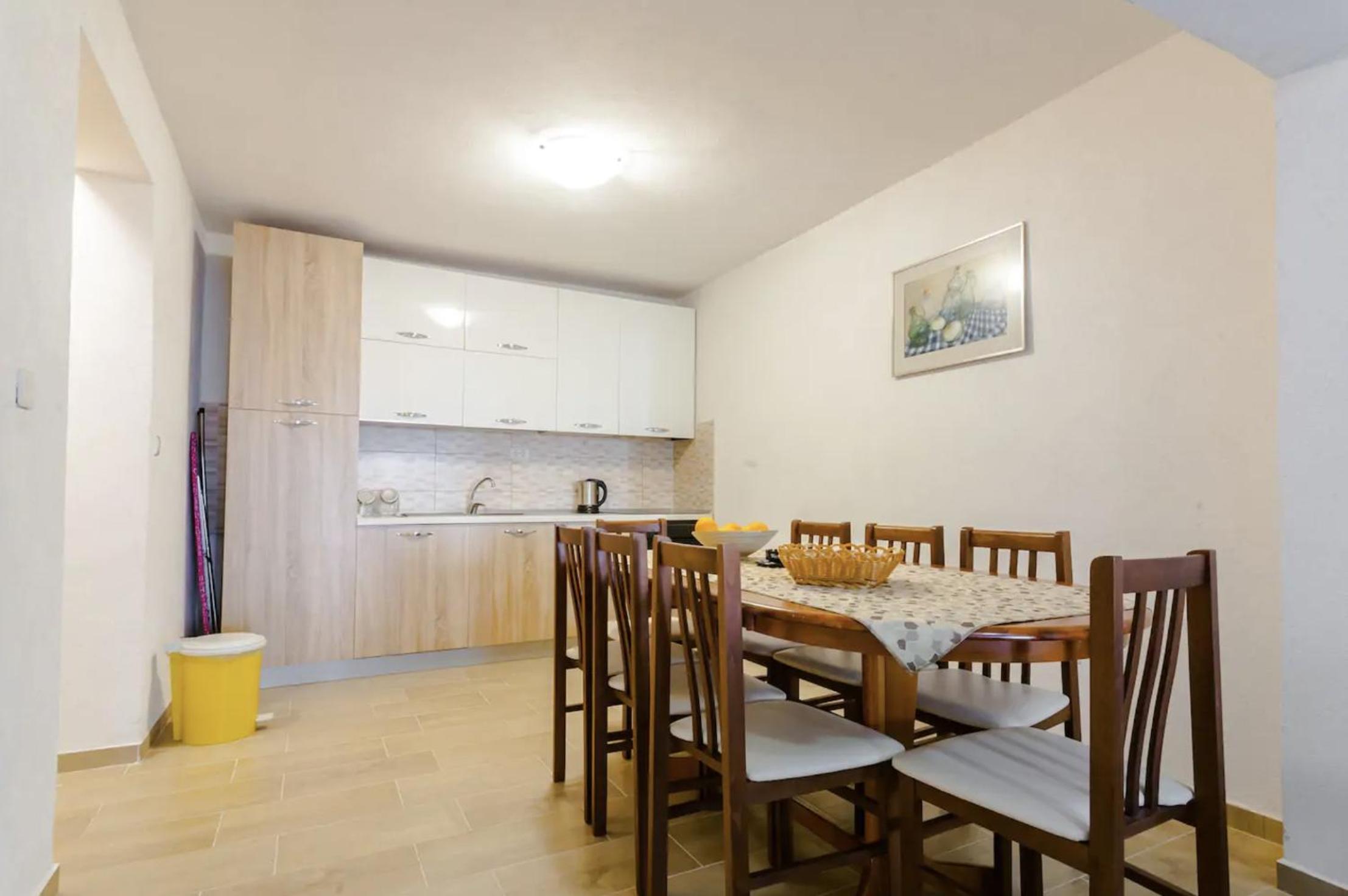 Mandarin Apartments photo 5