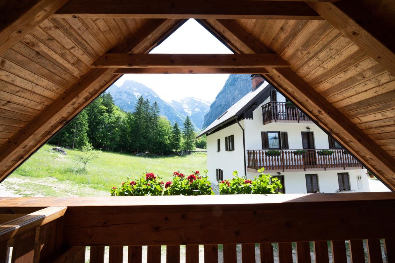 Apartments and rooms Kravanja
