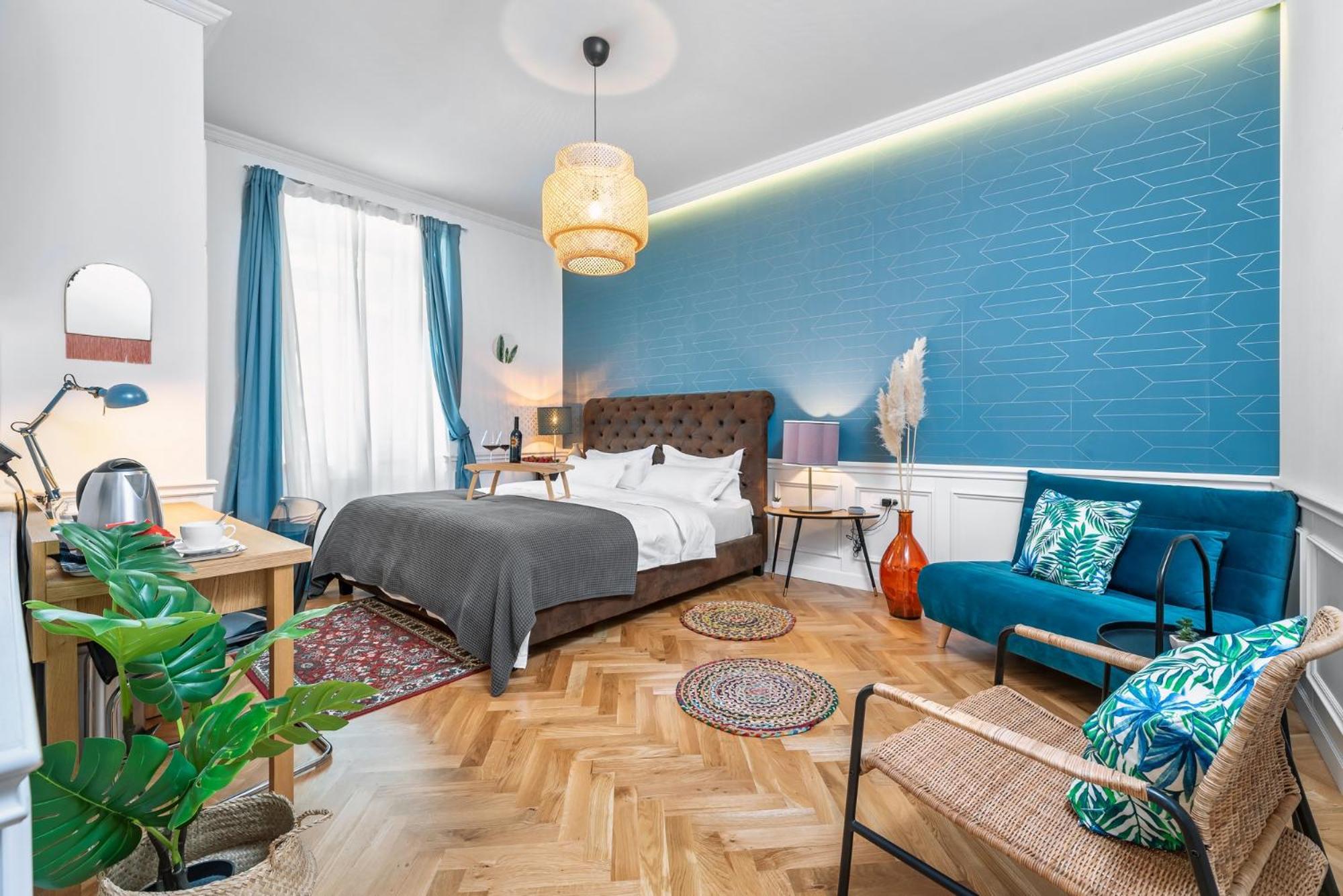 Evala luxury rooms with pool and garden