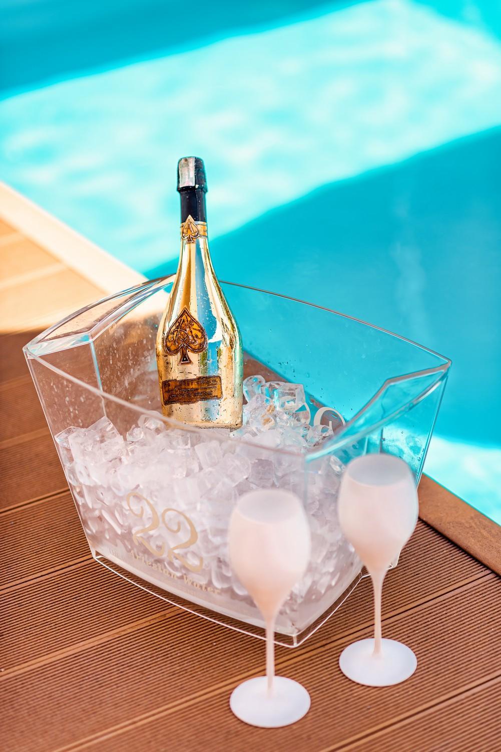 Evala luxury rooms with pool and garden