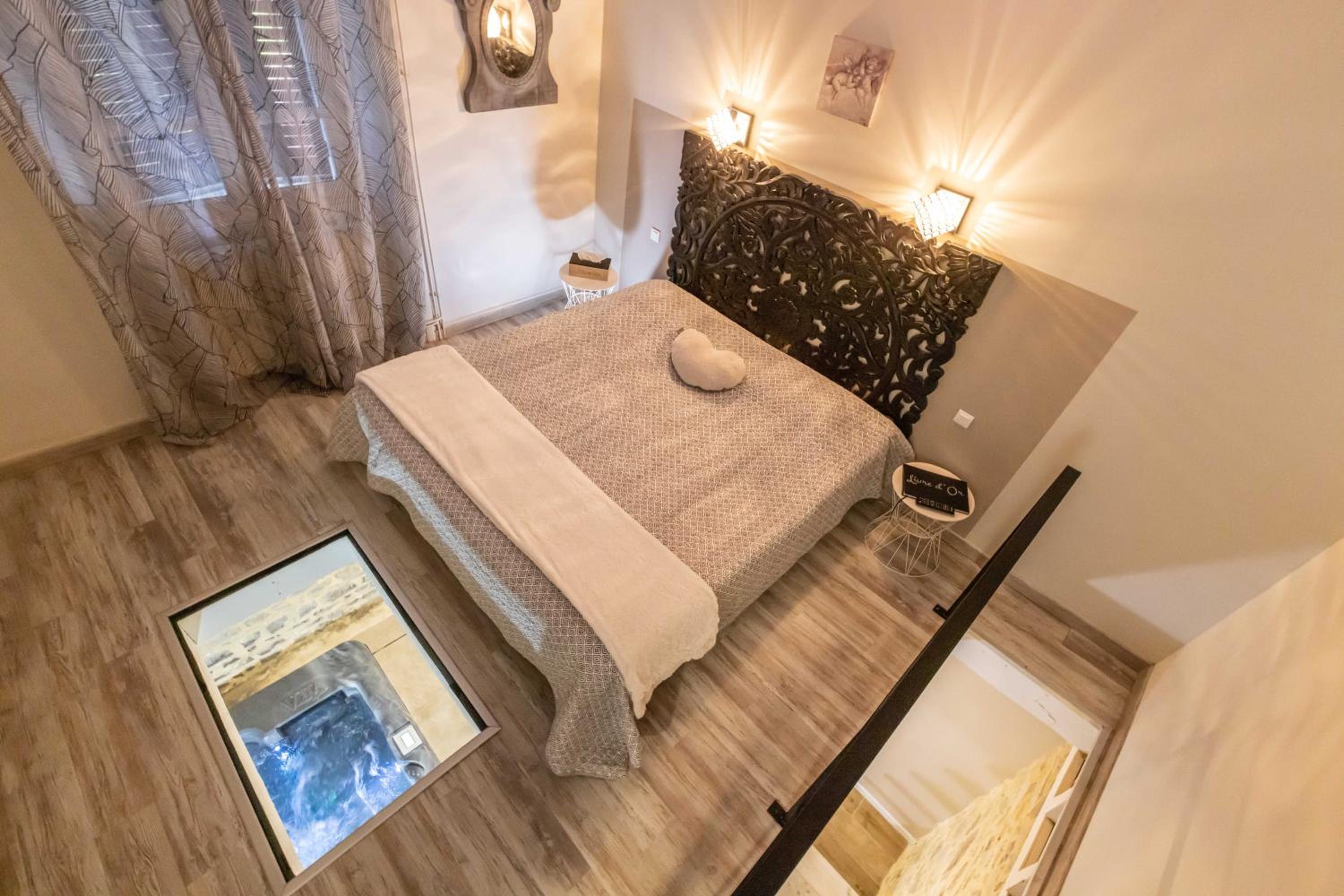 Au domaine des anges Gites avec Jacuzzi privatif dans la chambre