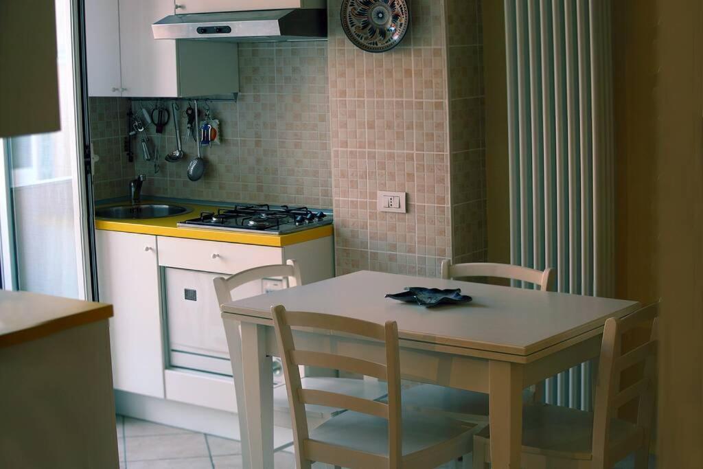 Centrally located apt by harbour with elevator view 5