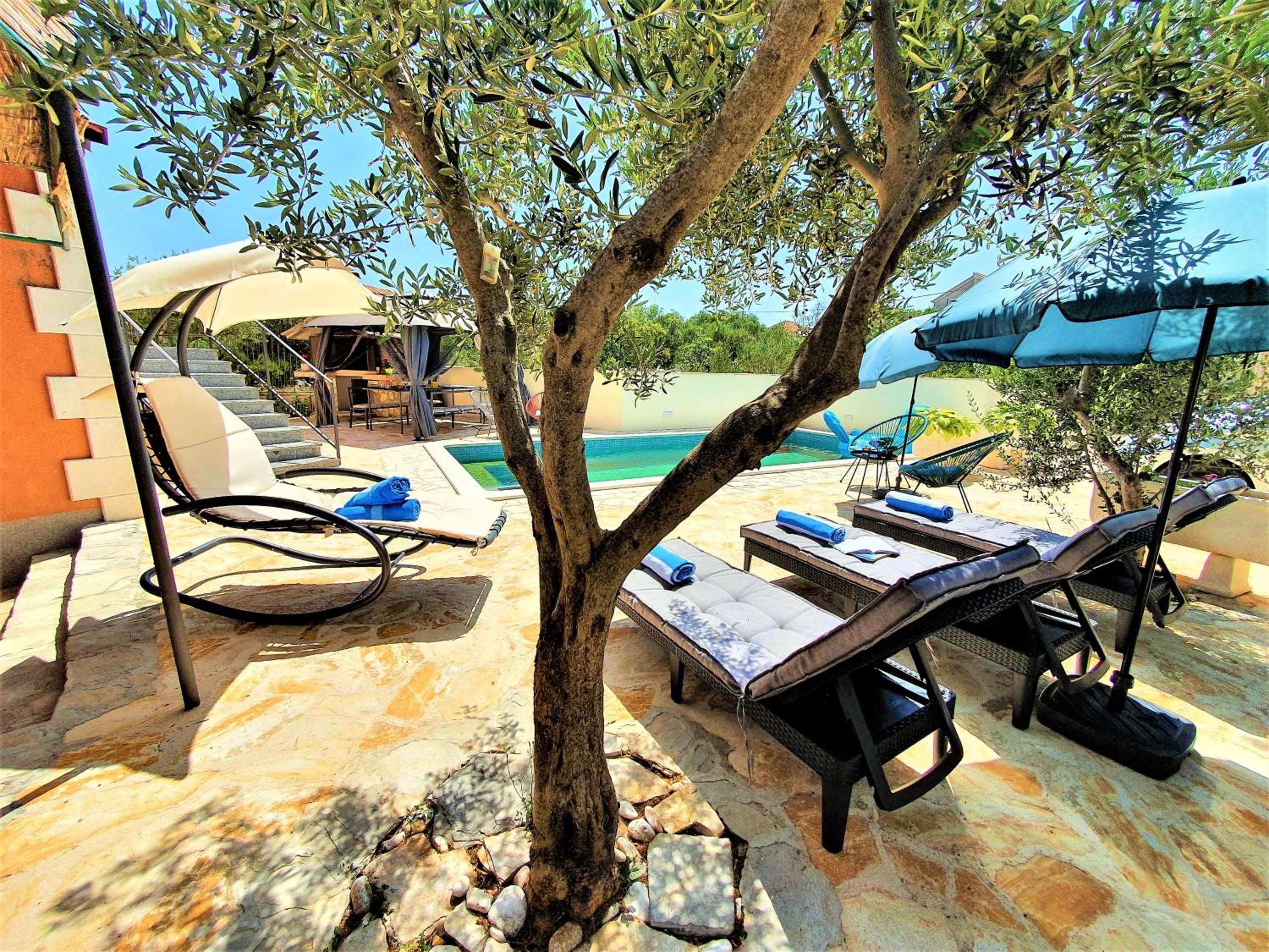 Hotel Villa Spark with heated pool in Rogoznica Zecevo - Image 1