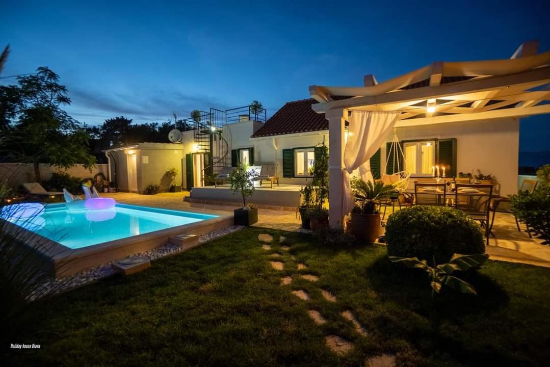 House Diana - heated swimming pool and jacuzzi view 3