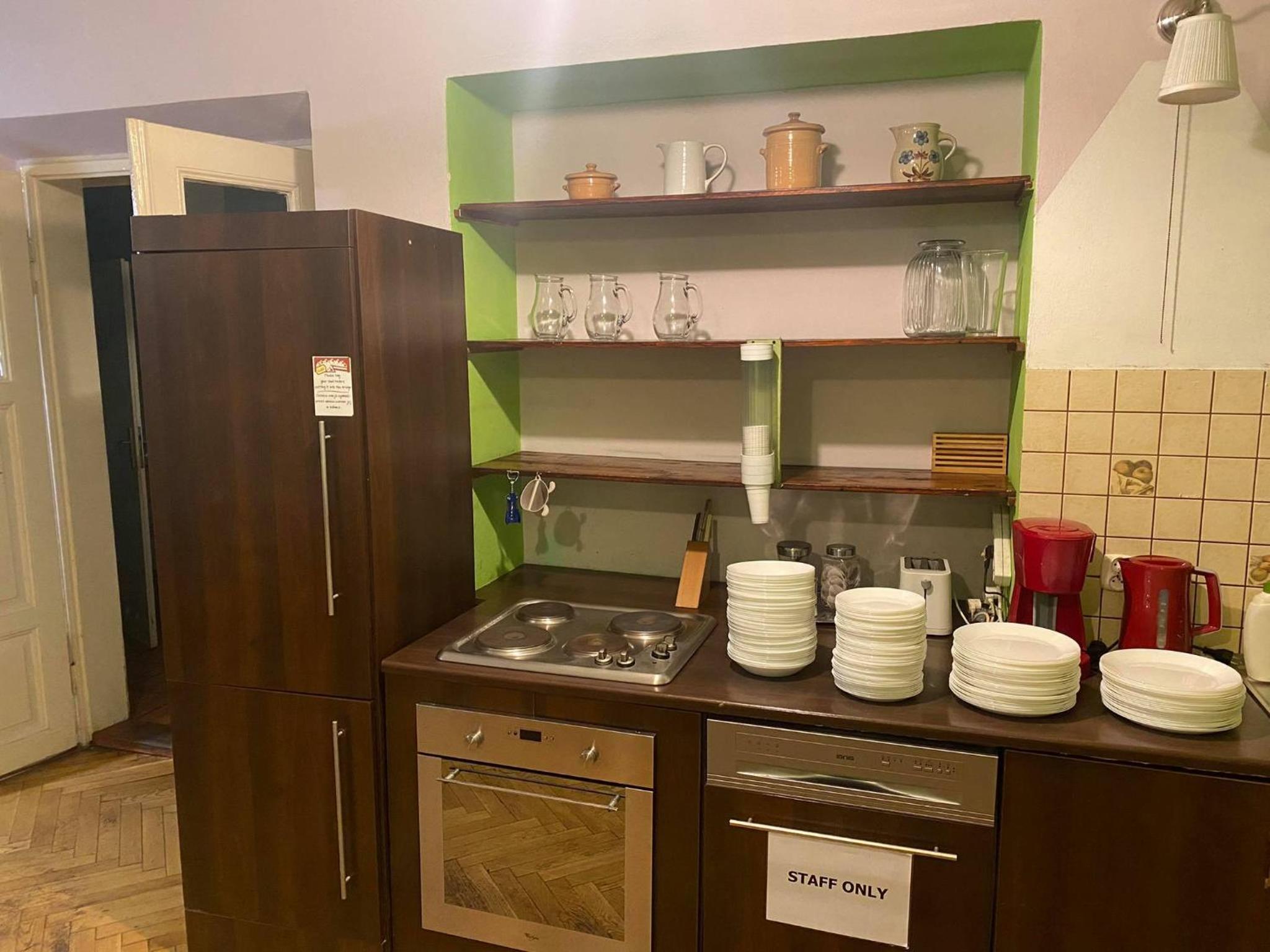 50 People Apartment