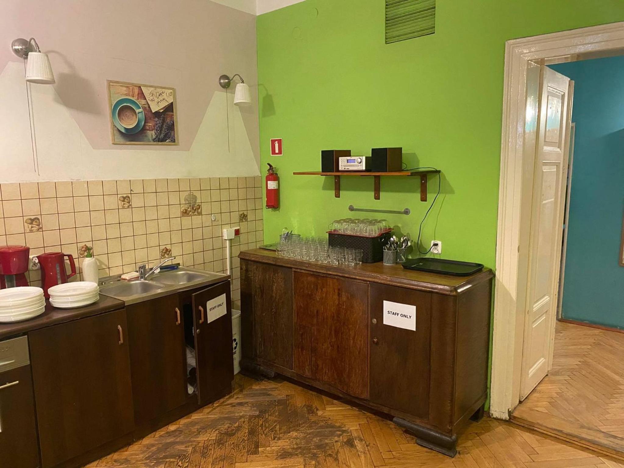 50 People Apartment
