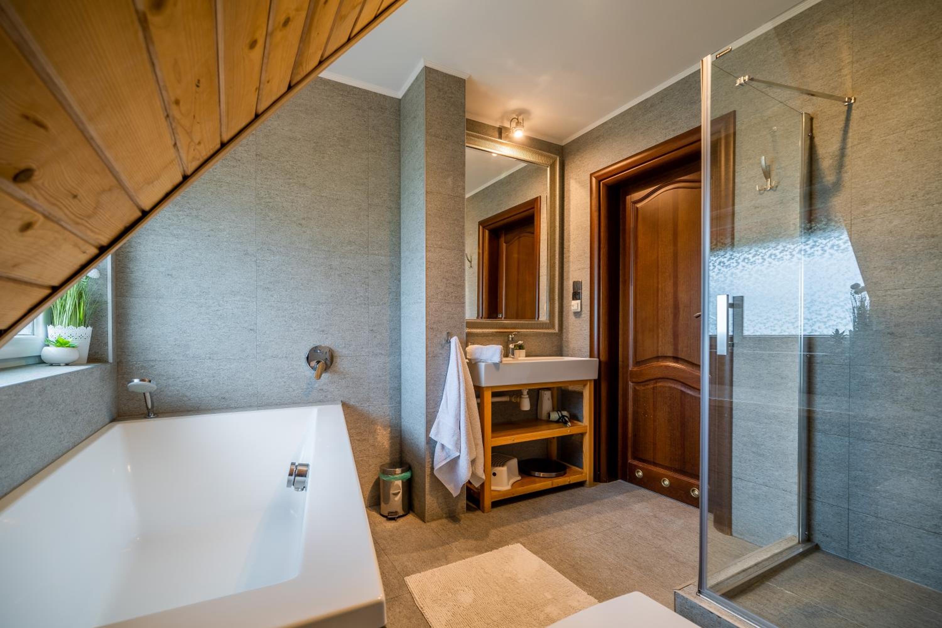 100 m2 Apartment - Nabucco with 270 degree Mountain View, 65 Oled TV, Netflix, PS5 Console view 3