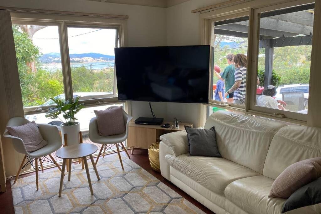 Relax in the spa with views opposite Lake Eildon