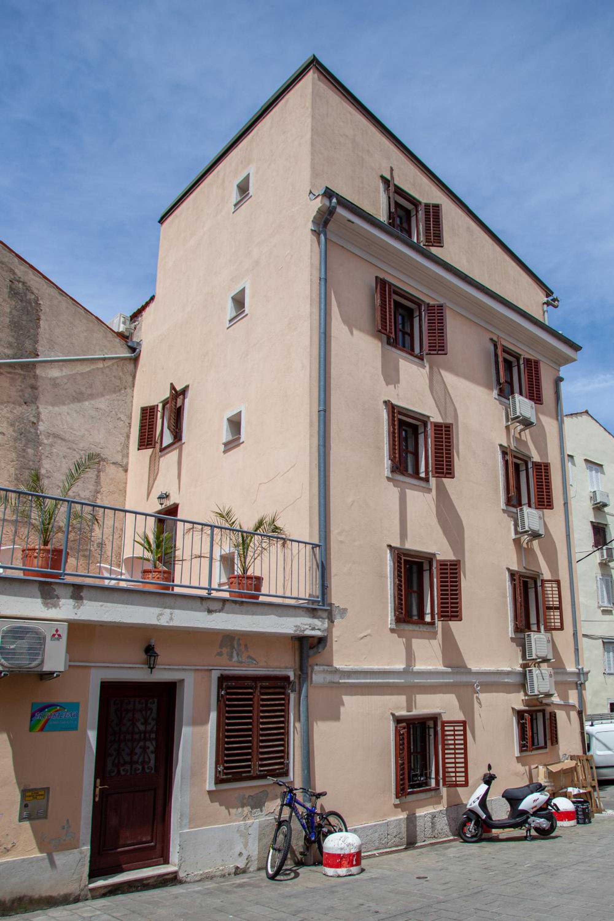 Photo 44
