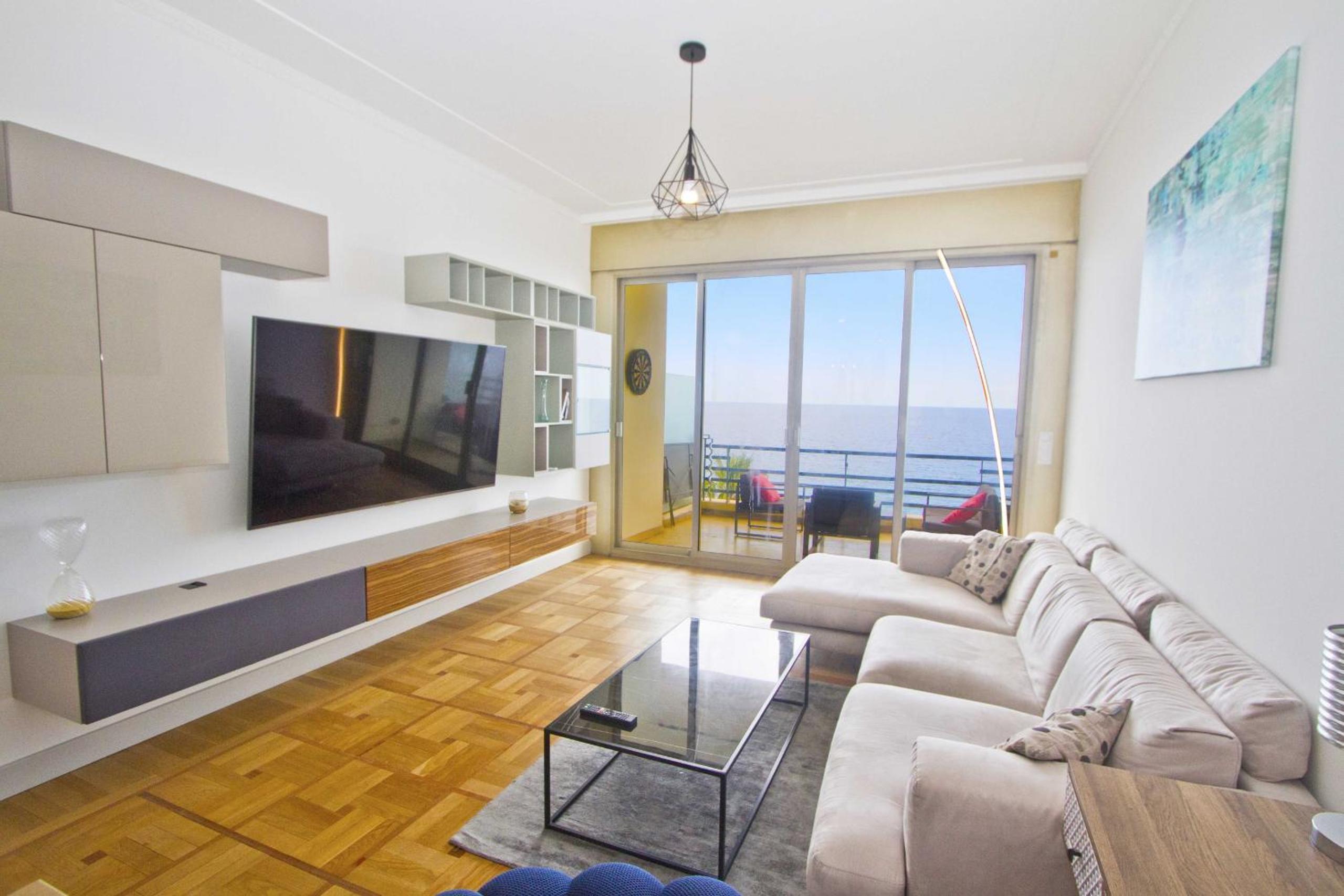 Sea Promenade Seagulls photo 2