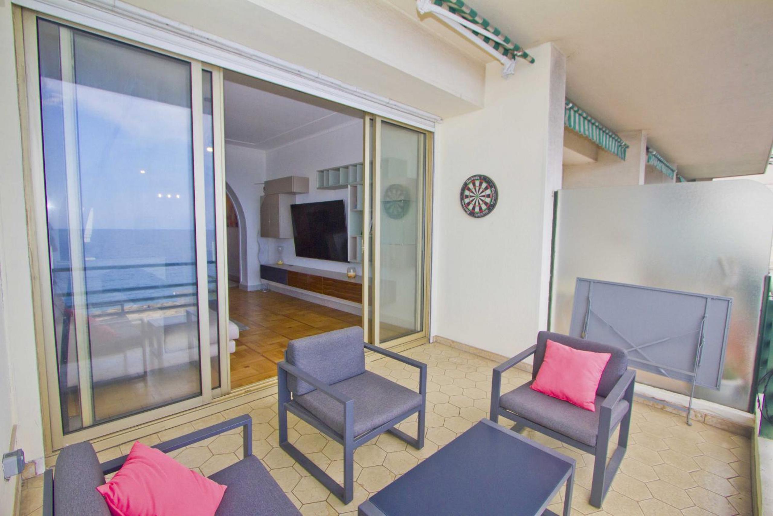 Sea Promenade Seagulls photo 5