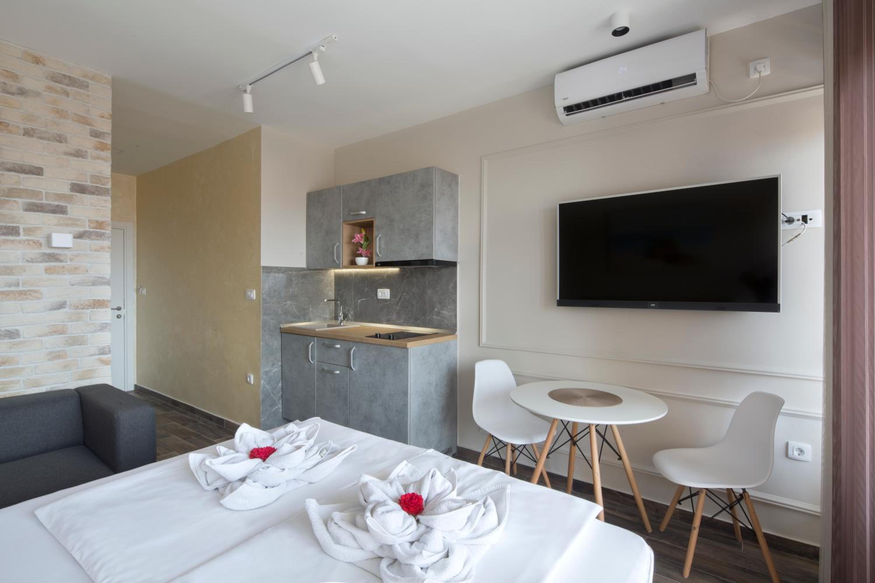 Villa Lazy Hill view 2
