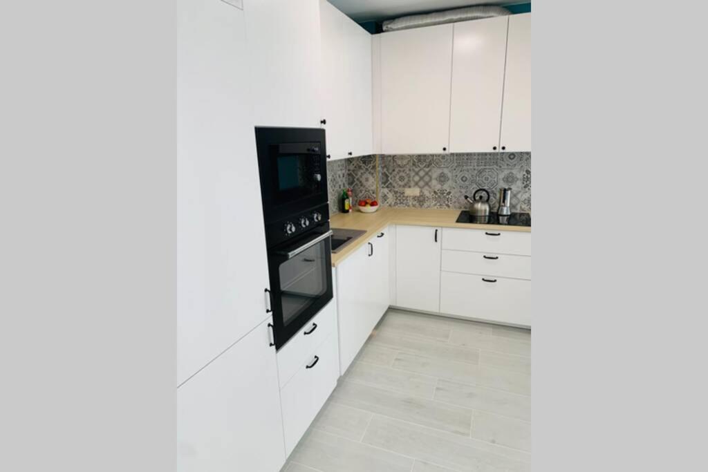 Uroczy apartament z basenem i kortem tenisowym