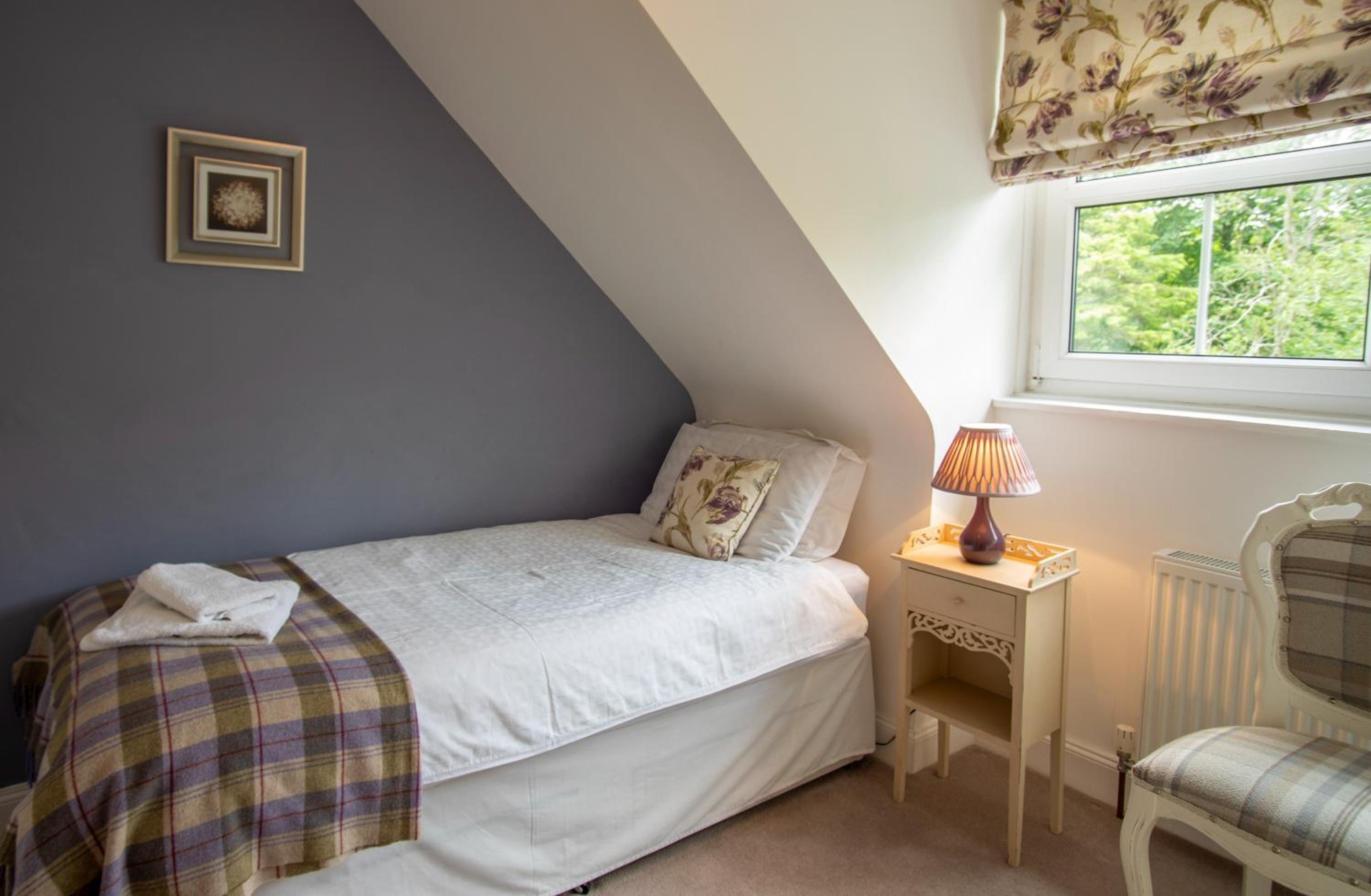 Ghillie's Cottage view 4