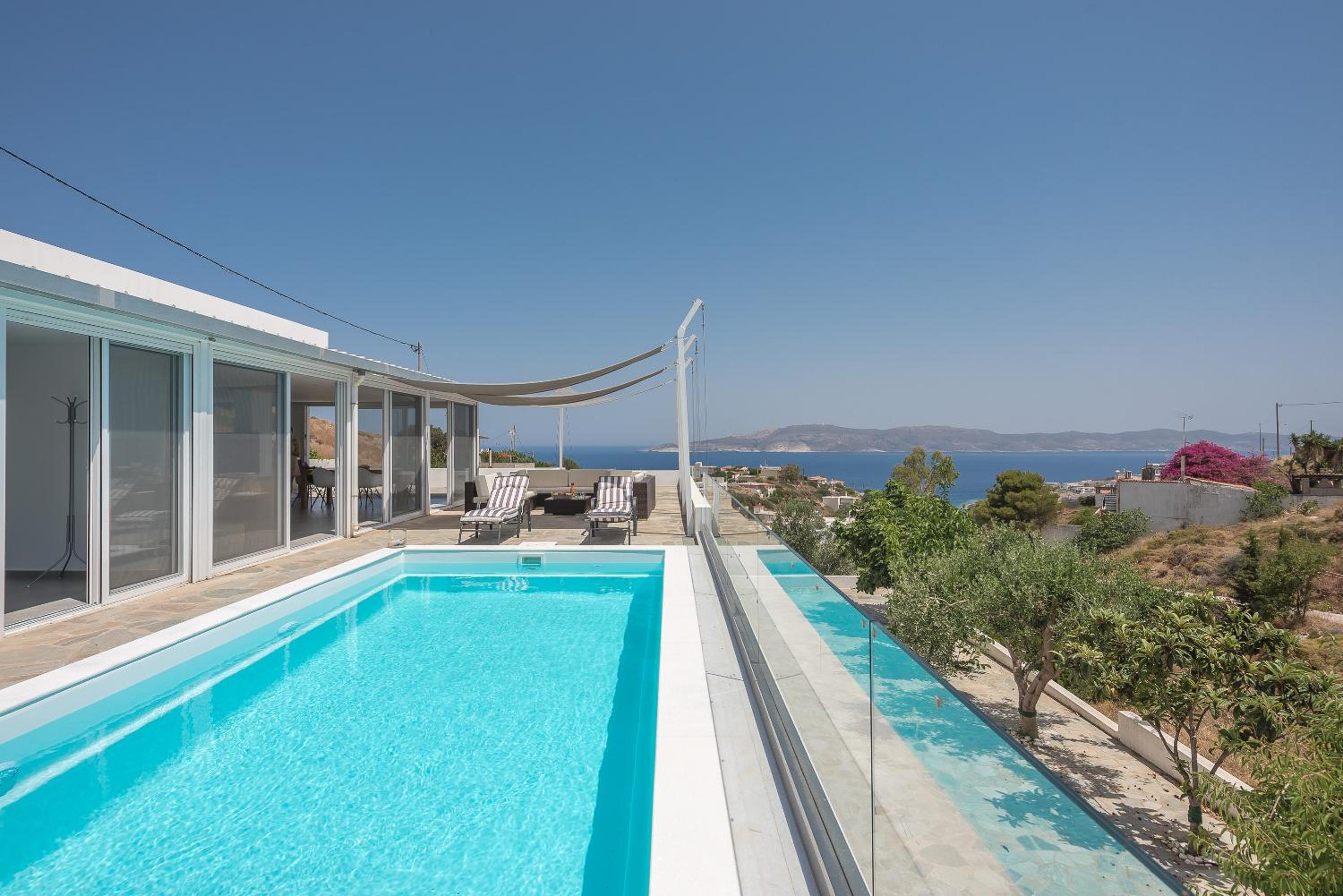 Villa Luna Private Heated Hydro Pool BBQ Beach 4min