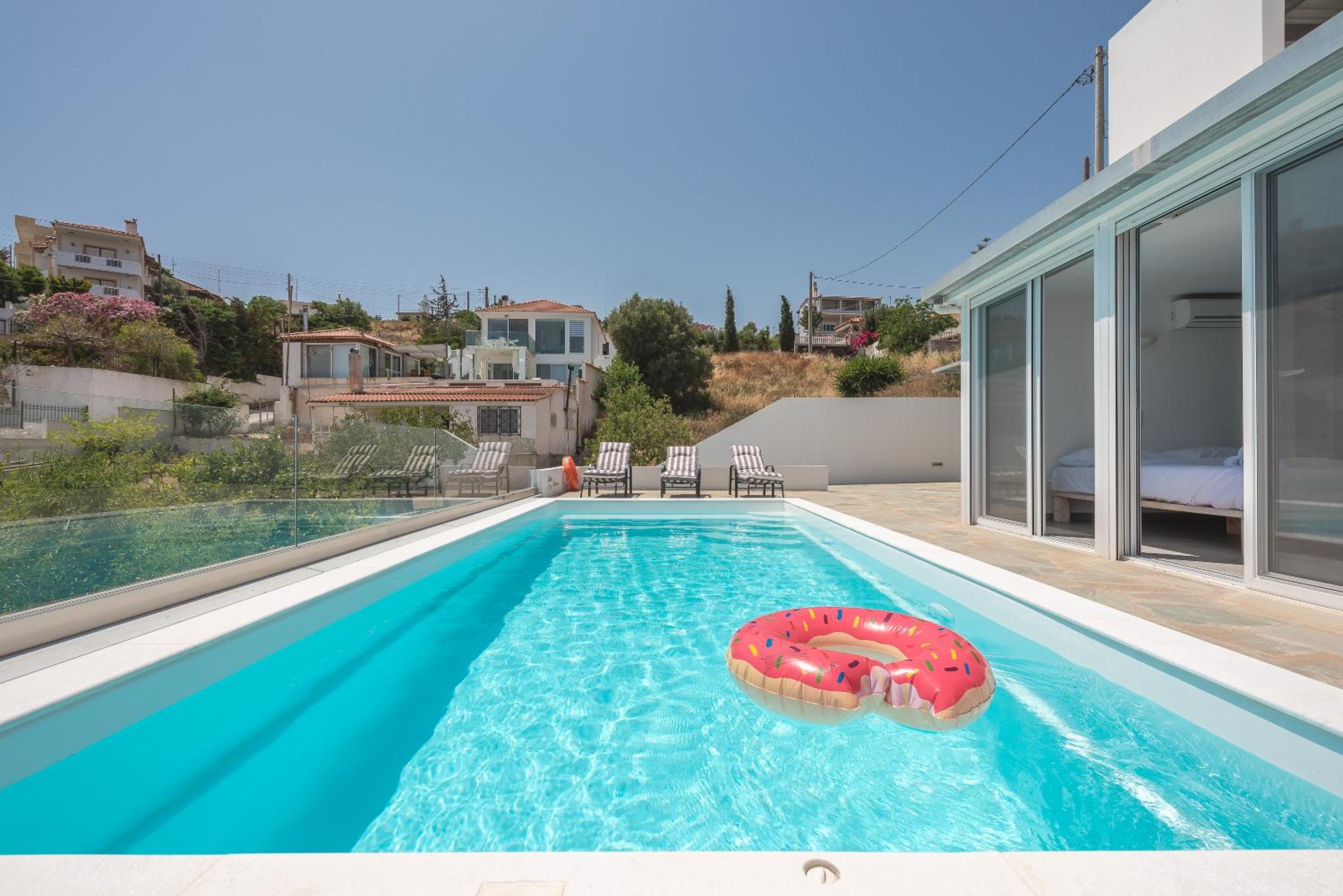 Villa Luna Private Heated Hydro Pool BBQ Beach 4min