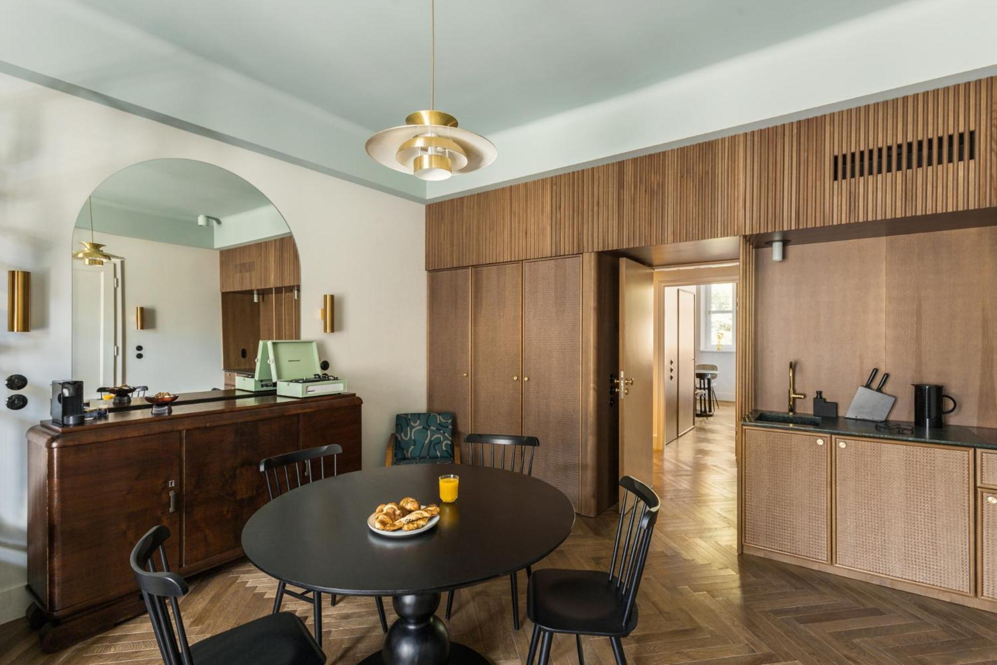 Angelus Apartments