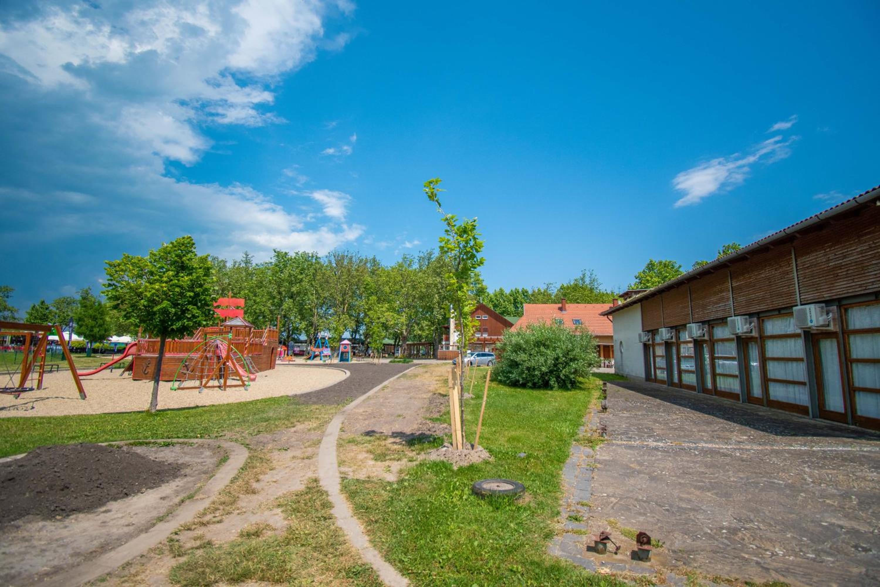 Beach Hostel Balatonboglár