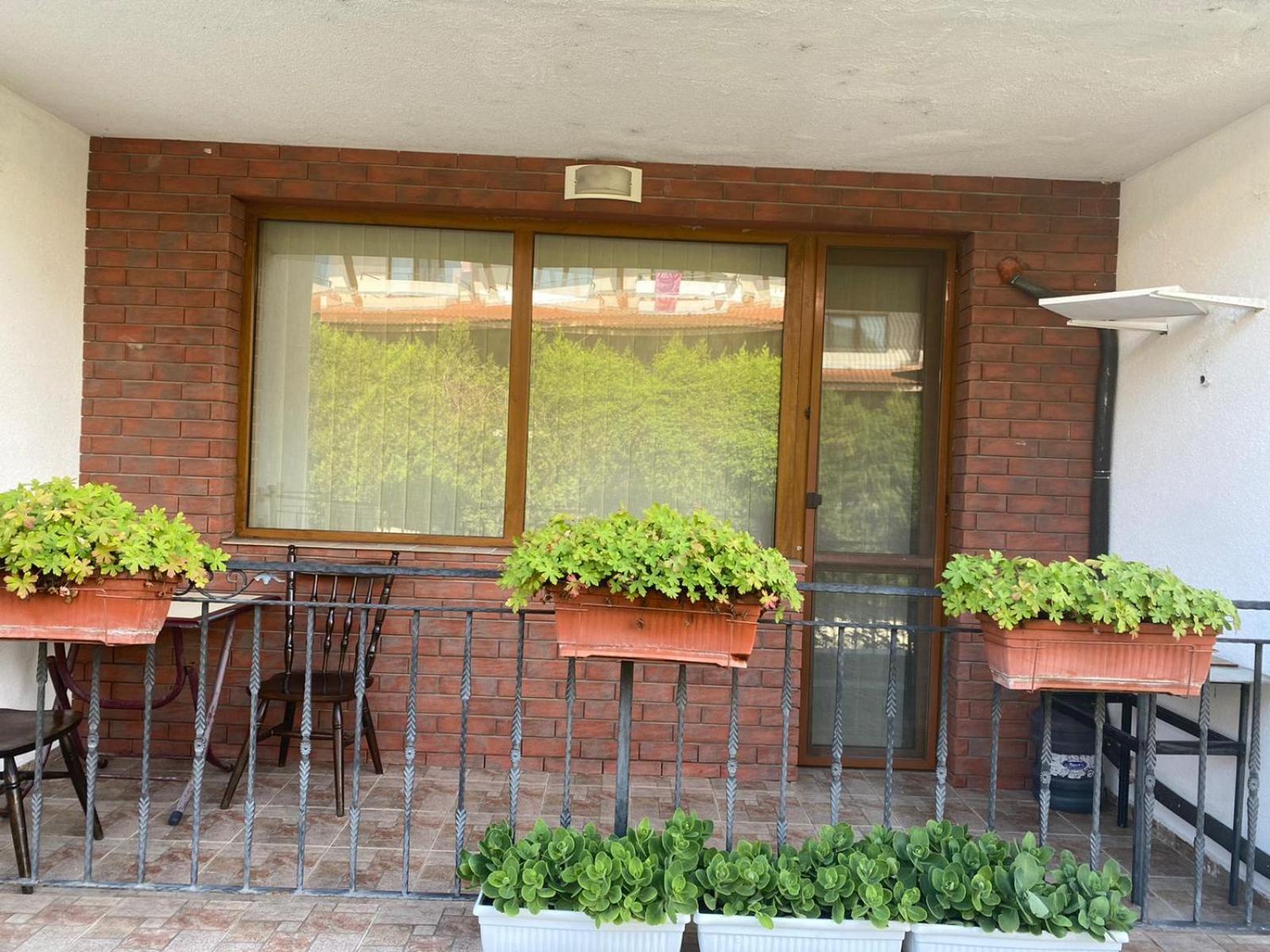2 Room Family Apartment with Garden View (2 min. away from the Sea)