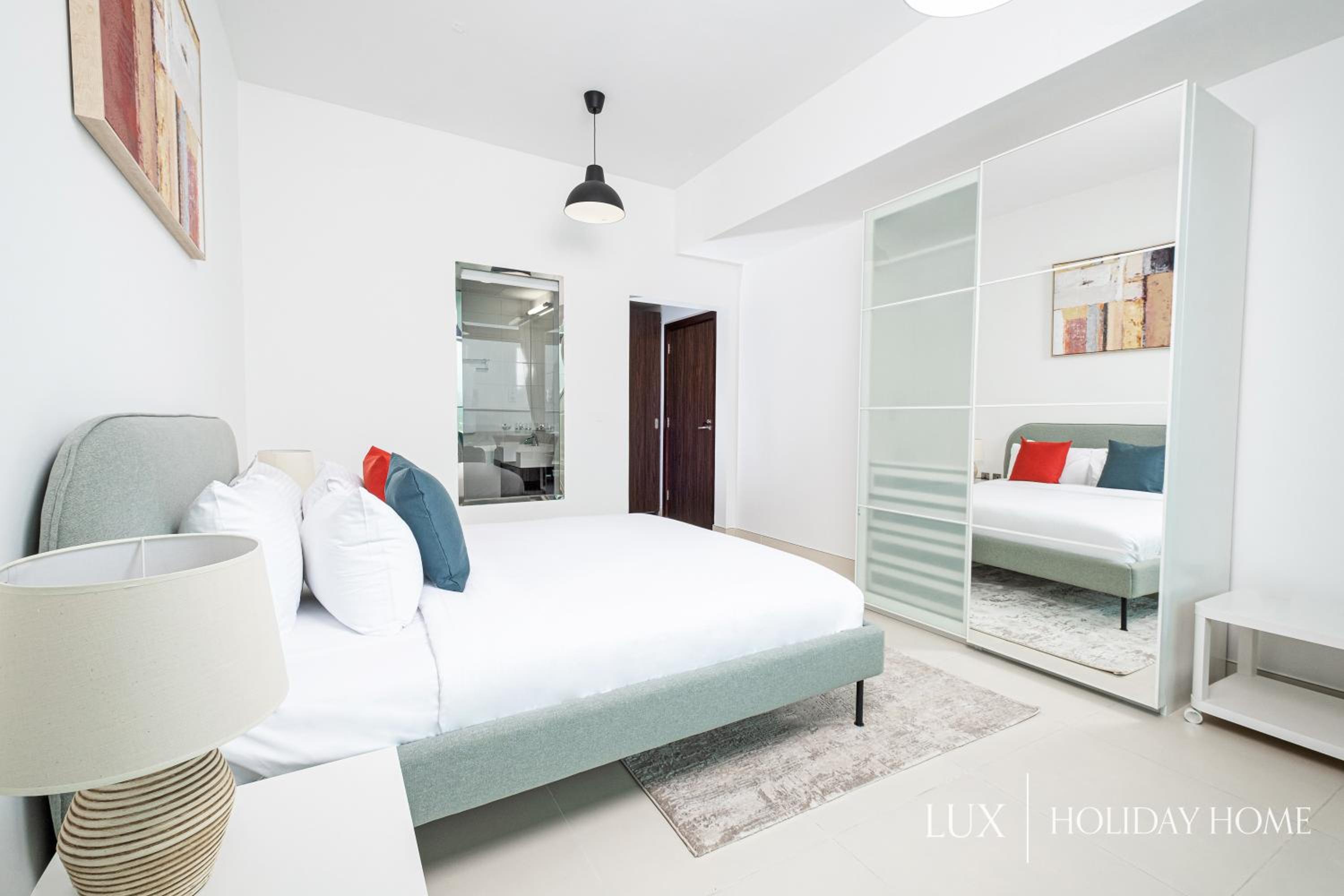 LUX Opulent Island Suite 6 Burj View