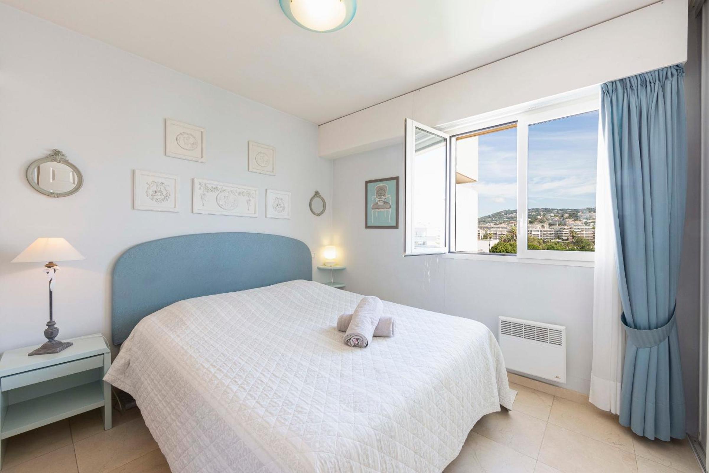 Apartment 2 bedrooms 2 bathrooms clear view in Palm beach area