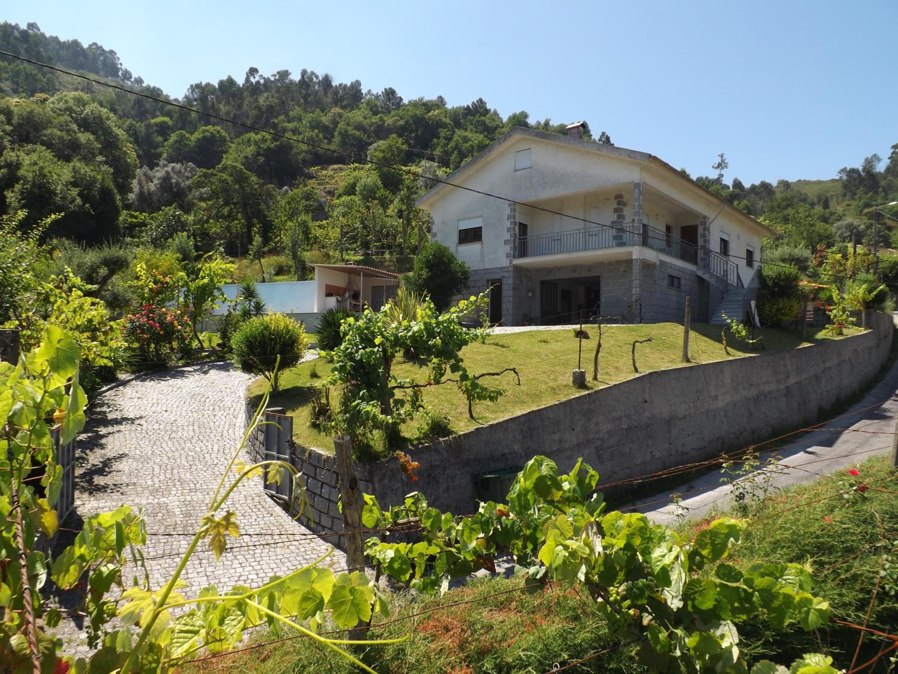 Casa Oliveira view 4
