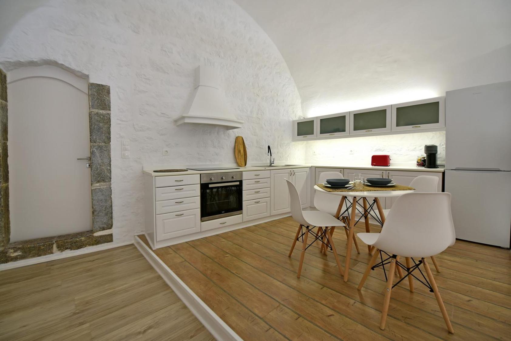 Hydra Hospitality Port Apartment