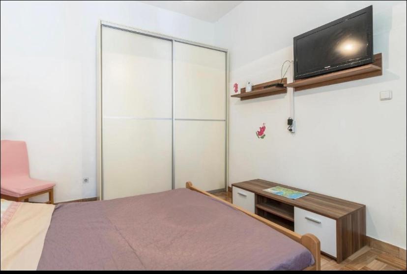Two Room Eva view 5