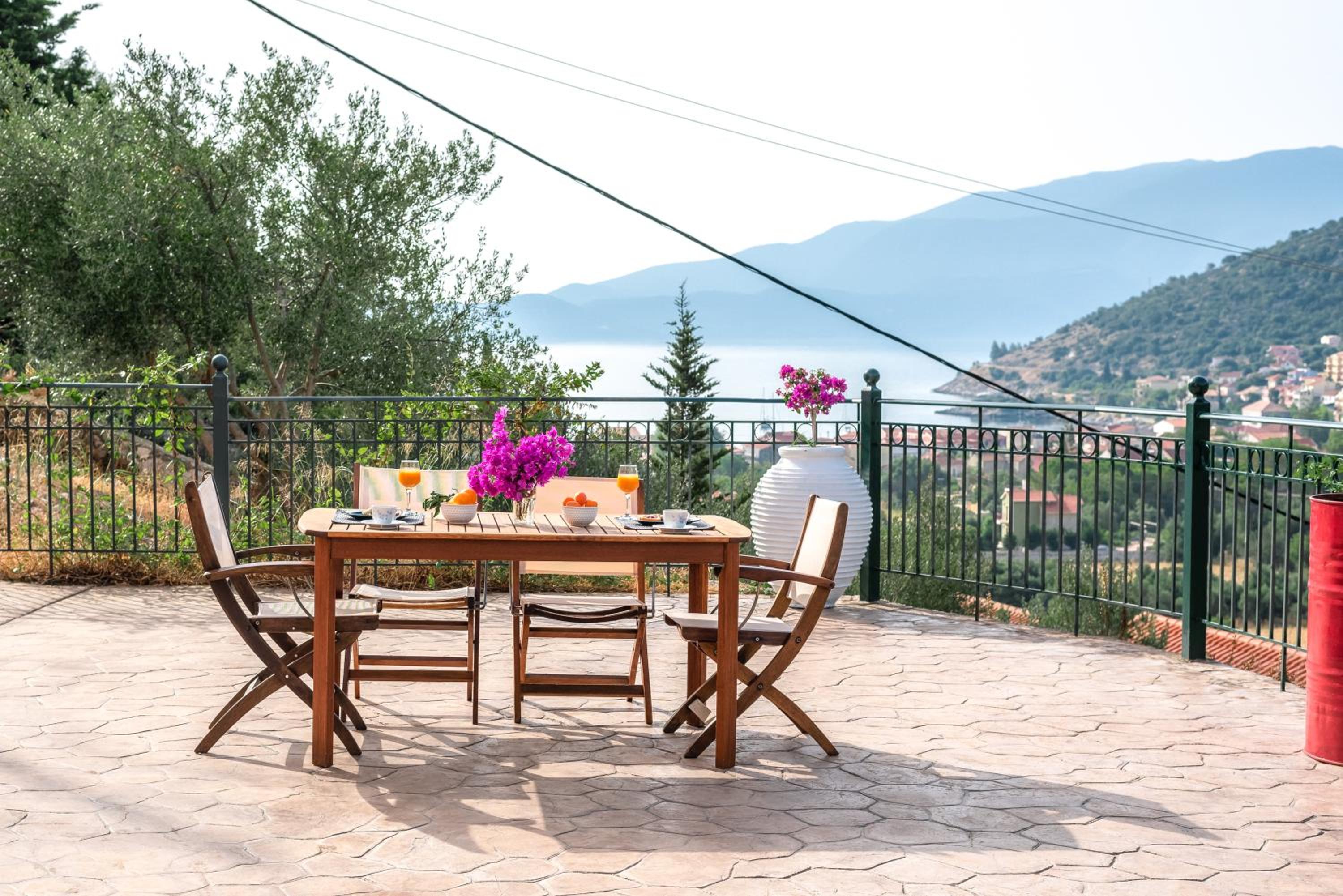 Mema's Home - 2 Bedrooms - with Stunning Sea View photo 2