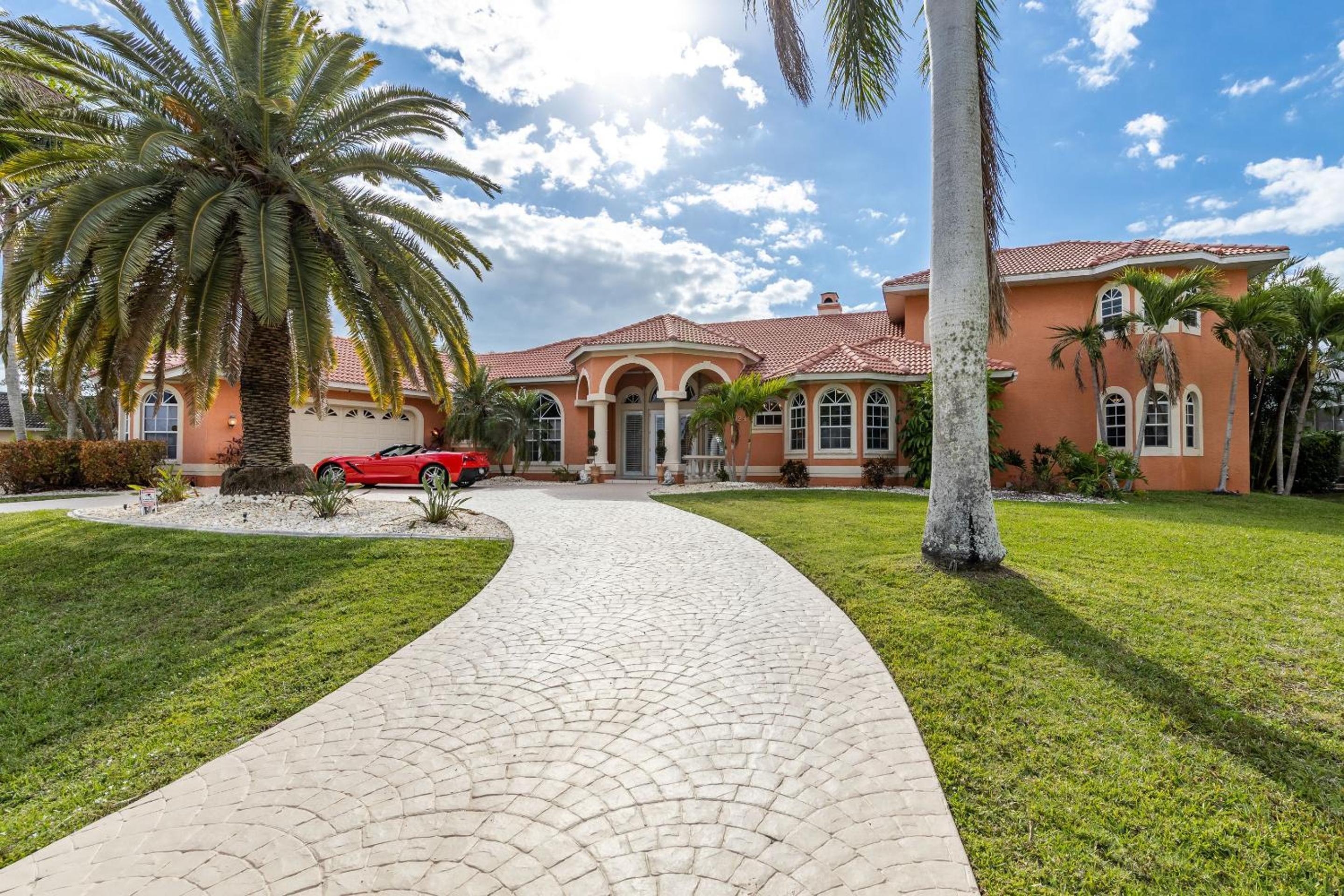 STUNNING Villa with Custom pool, Spa, pool table, Kayaks & sleeps 14! - Villa Flandria - Roelens