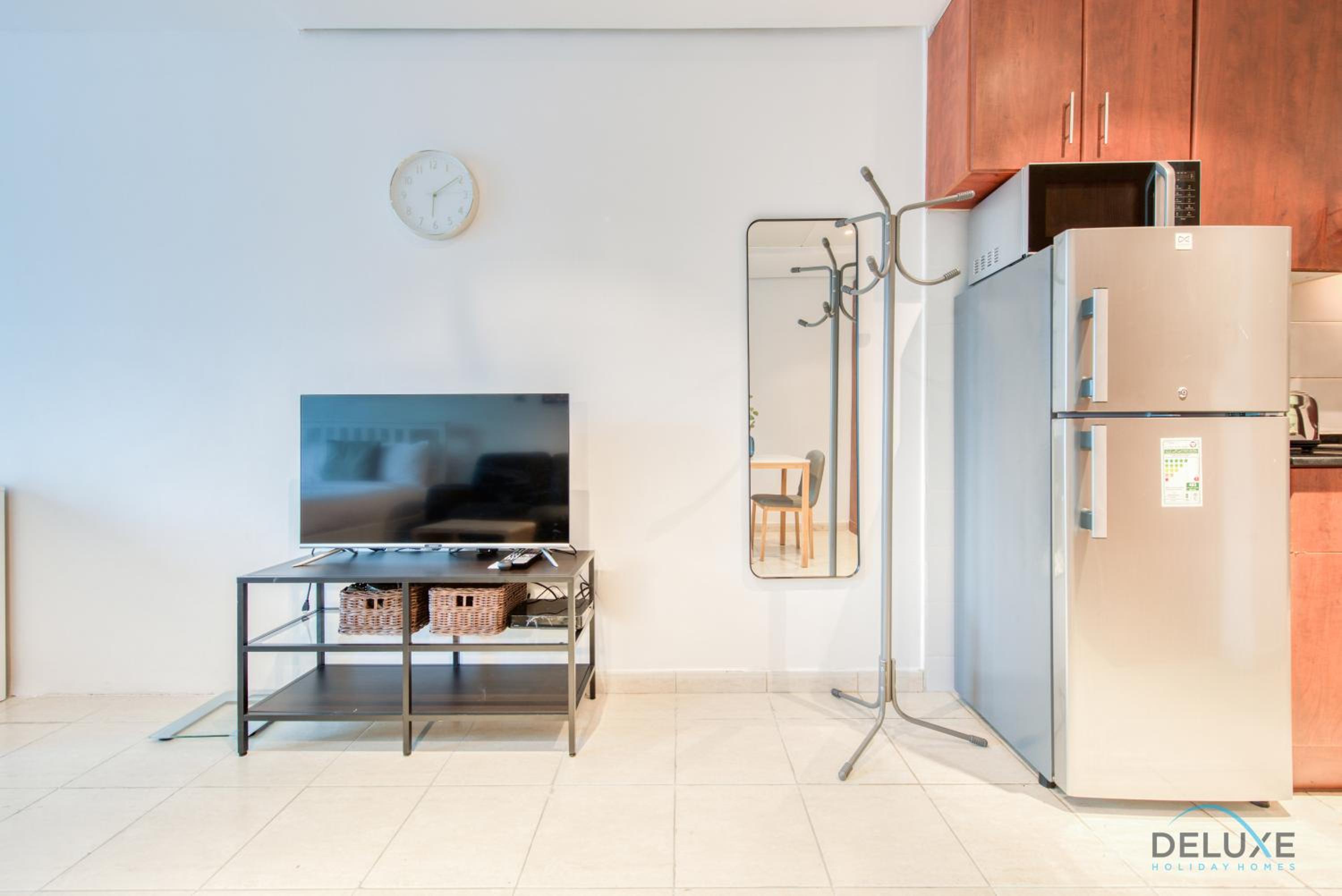Calm Studio at Lake View Tower JLT by Deluxe Holiday Homes