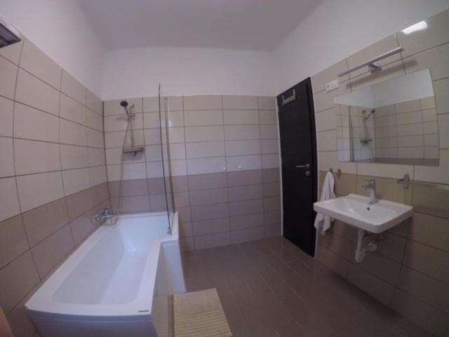 VÁRLAK VENDÉGHÁZ Apartman 1 view 3