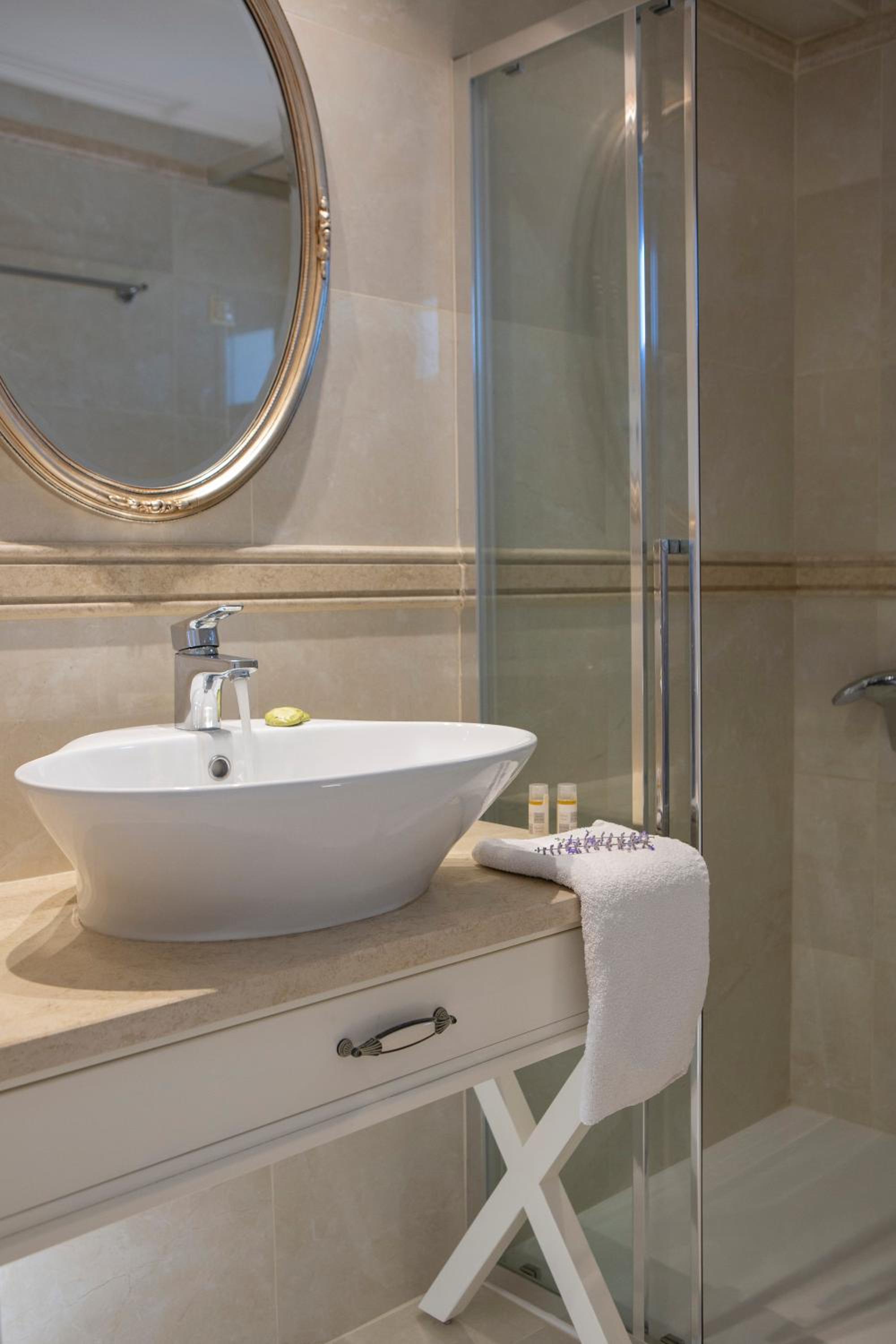 Lefko Hotel & Apartments