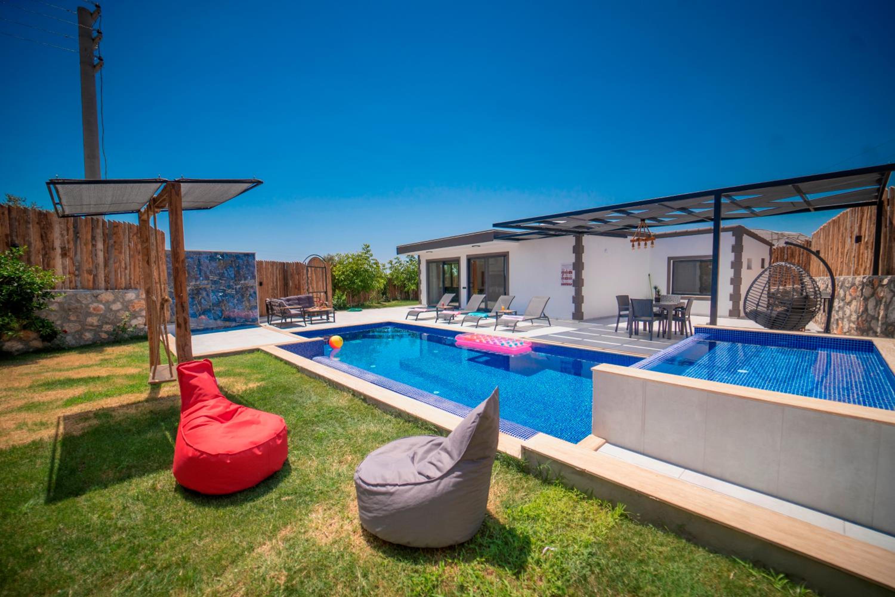 Köşem - Kalkan'da 2 Yatak Odalı Jakuzili Villa view 5