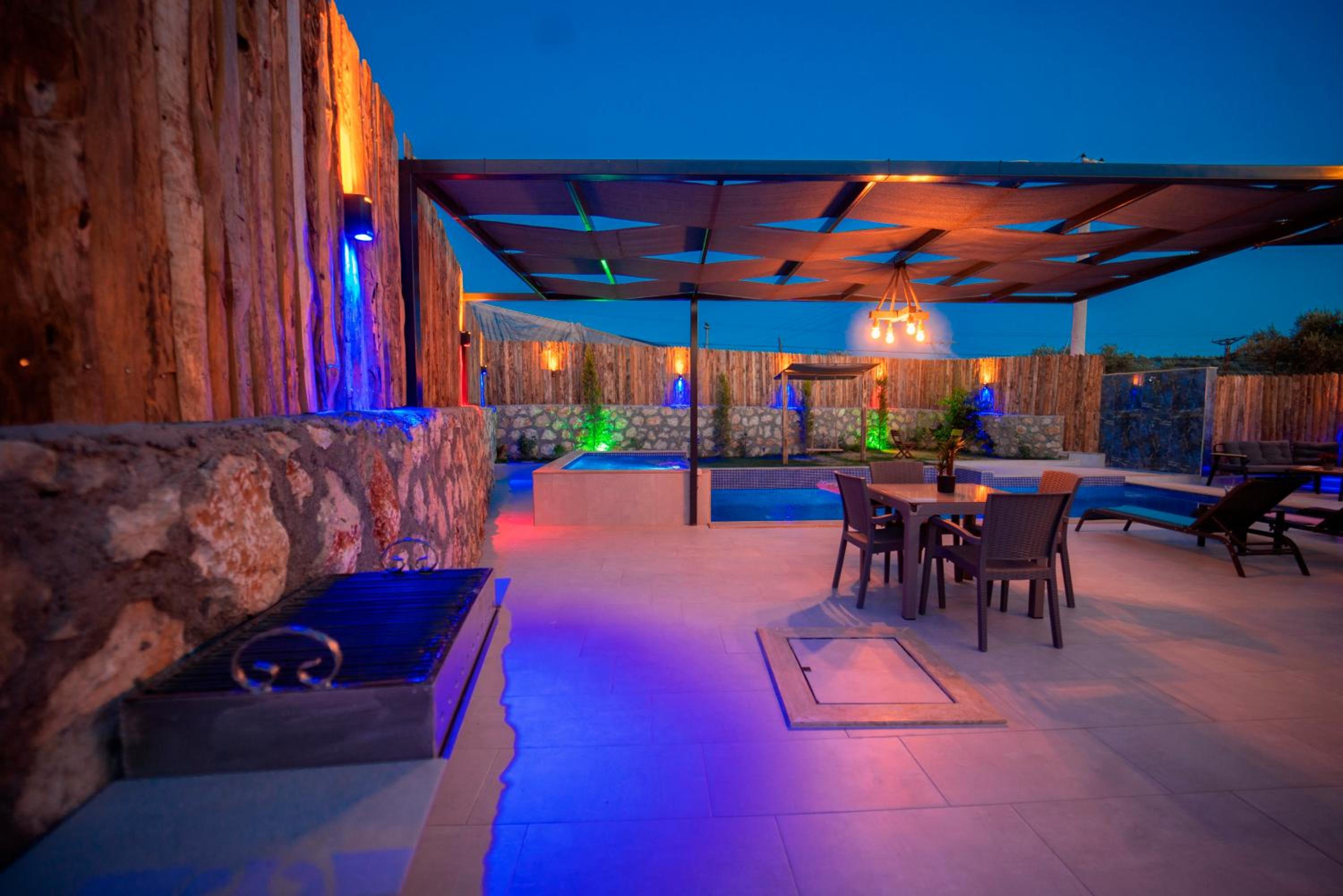 Köşem - Kalkan'da 2 Yatak Odalı Jakuzili Villa view 3