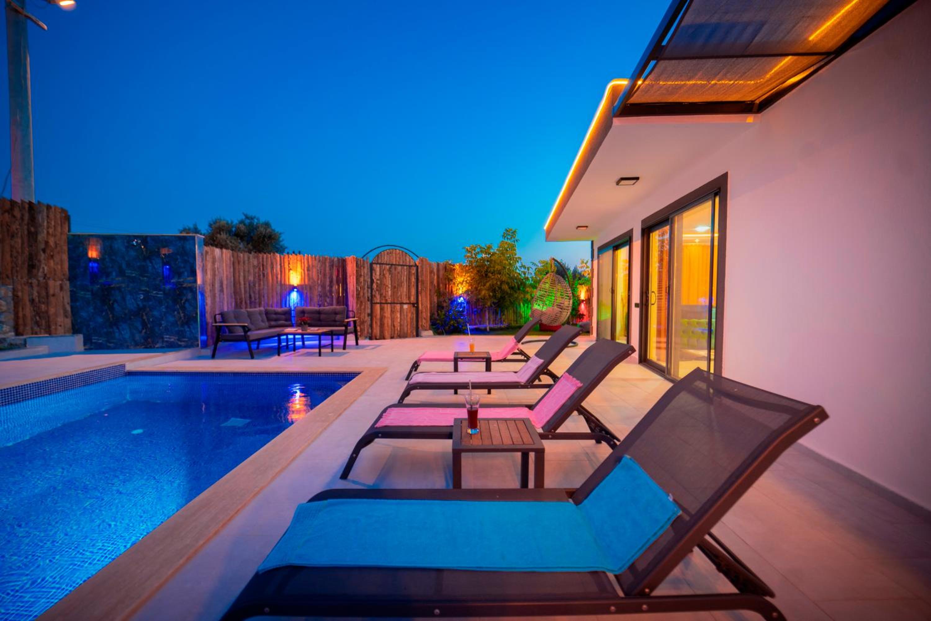 Köşem - Kalkan'da 2 Yatak Odalı Jakuzili Villa view 2