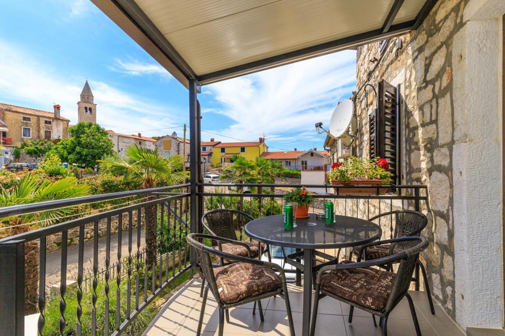 Apartment Nika with Balcony view 2