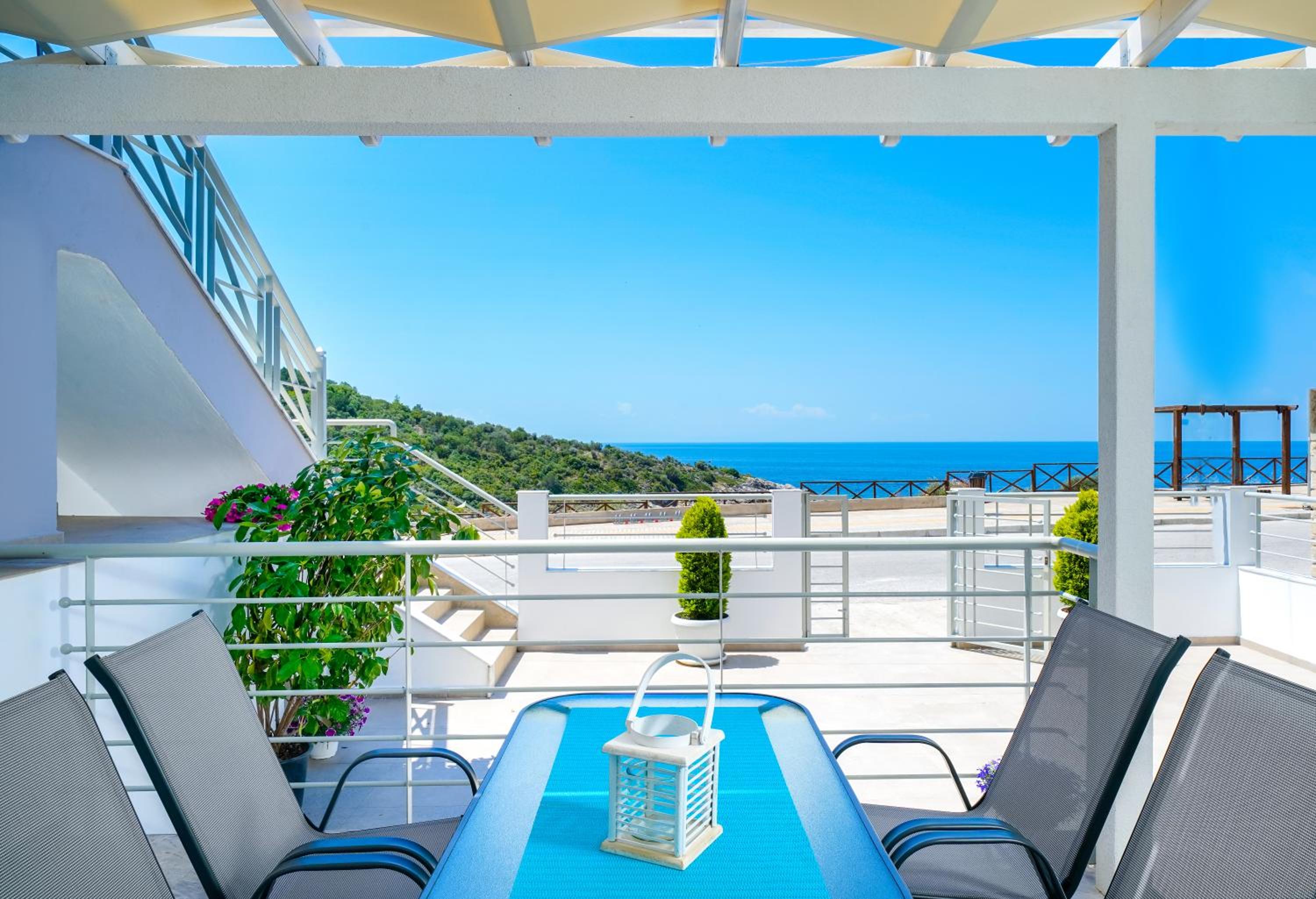 Tarsa's House by the Sea view 3
