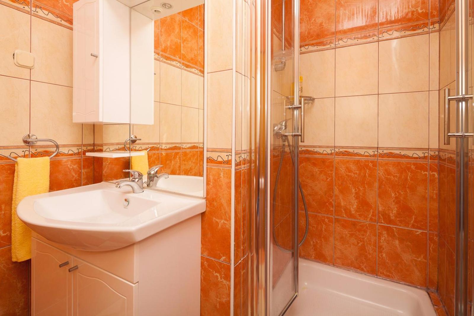 Spacious apartment with parking&garden view 4