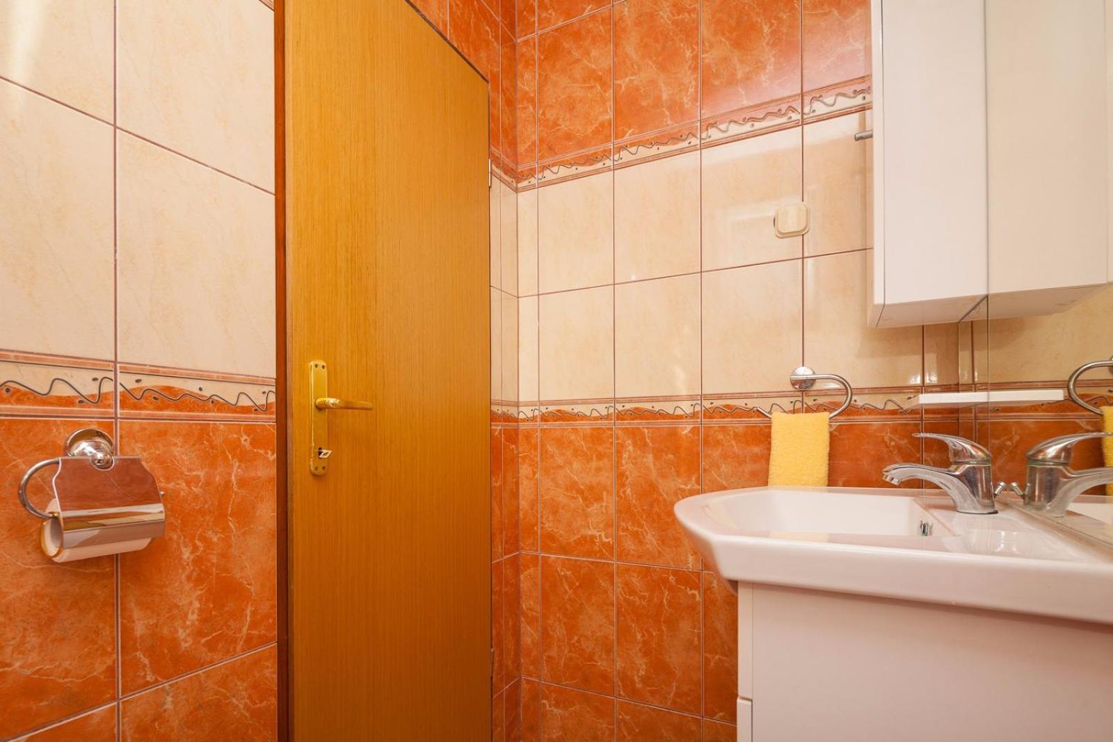 Spacious apartment with parking&garden view 3