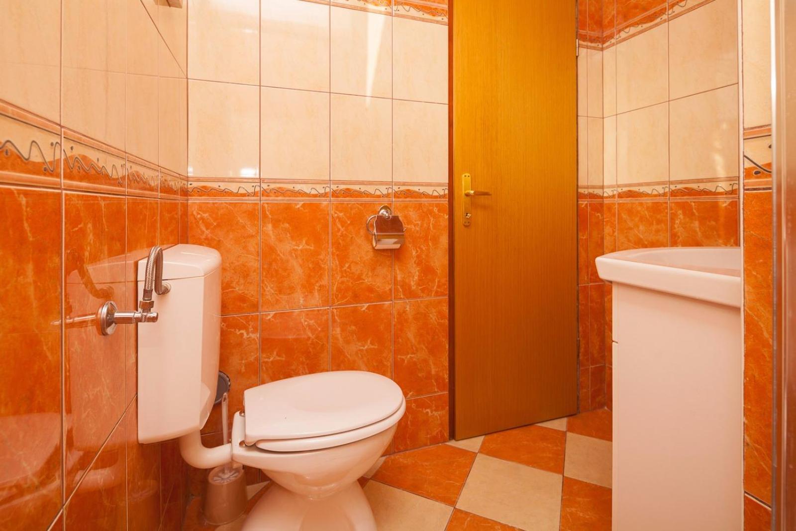 Spacious apartment with parking&garden view 5